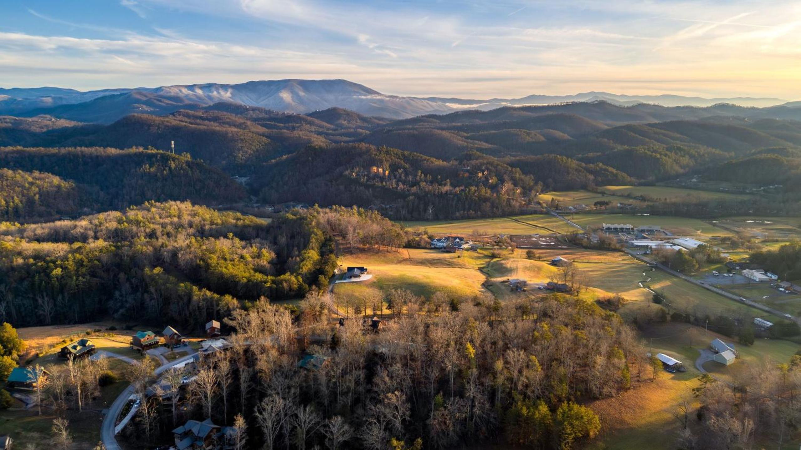 Modern Smoky Mountain Stay With Two Decks Plunge Pool Game Room Overlook Lodge by AvantStay