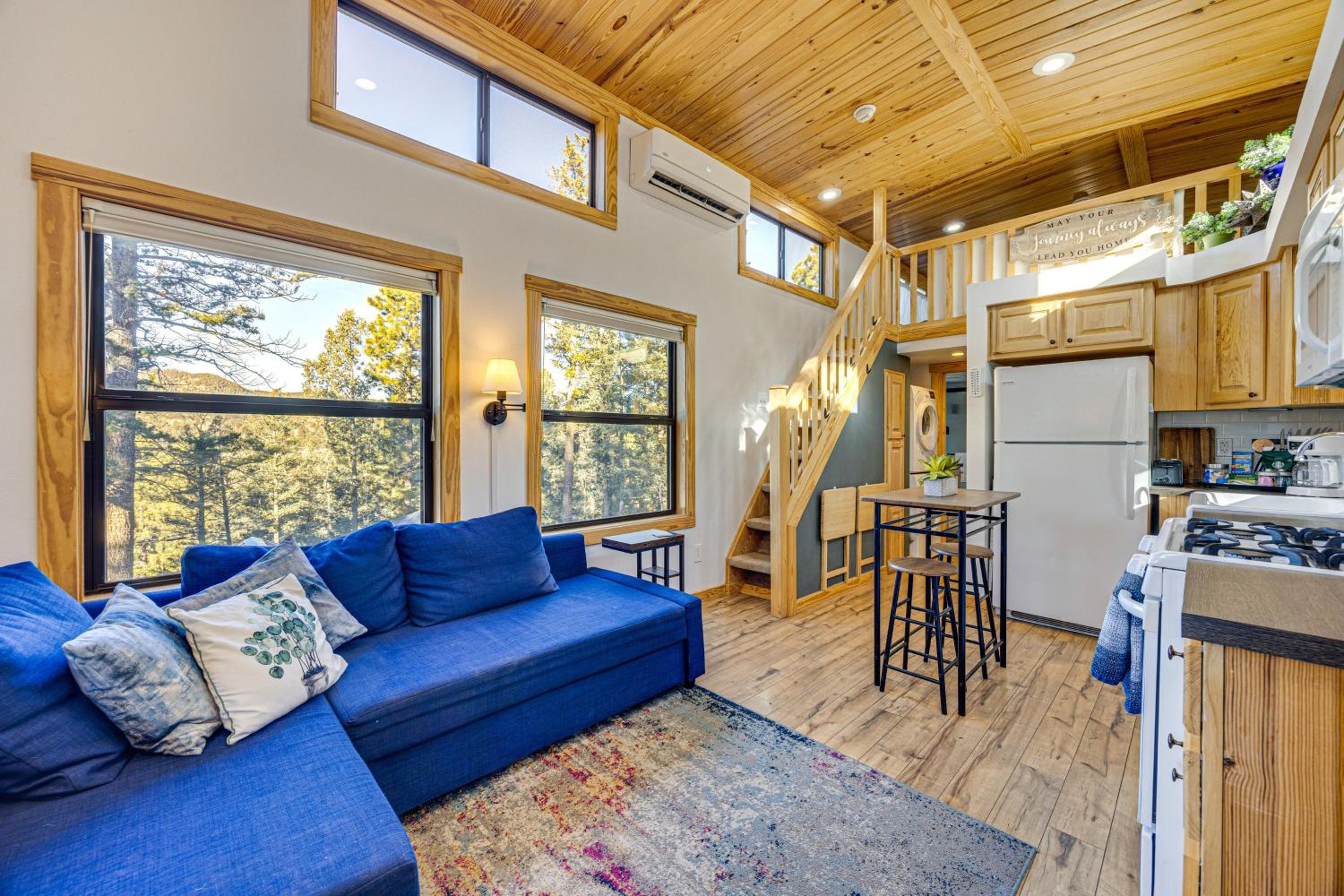 Private Hot Tub and Deck Woodland Park Tiny Home!