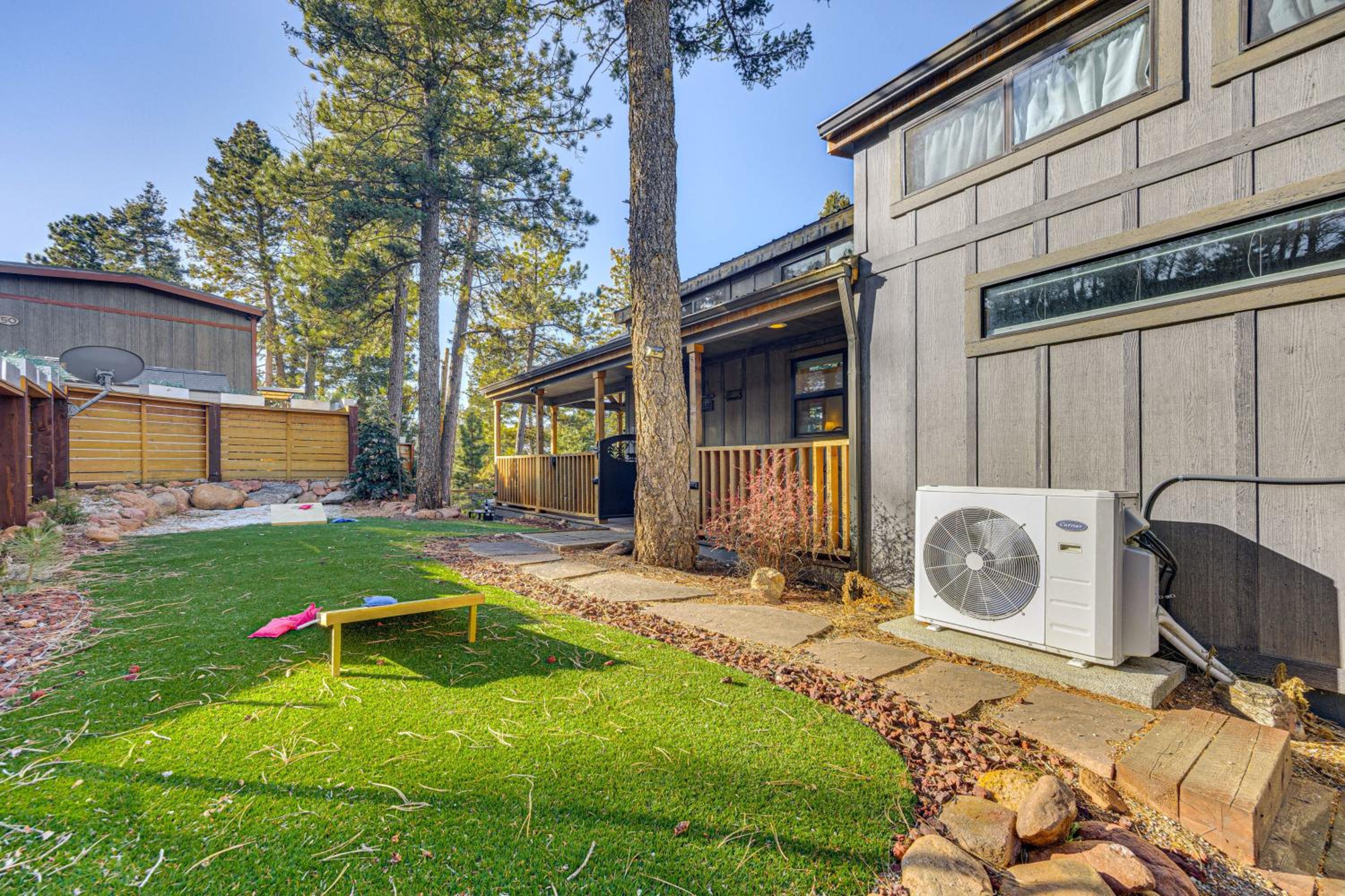 Private Hot Tub and Deck Woodland Park Tiny Home!