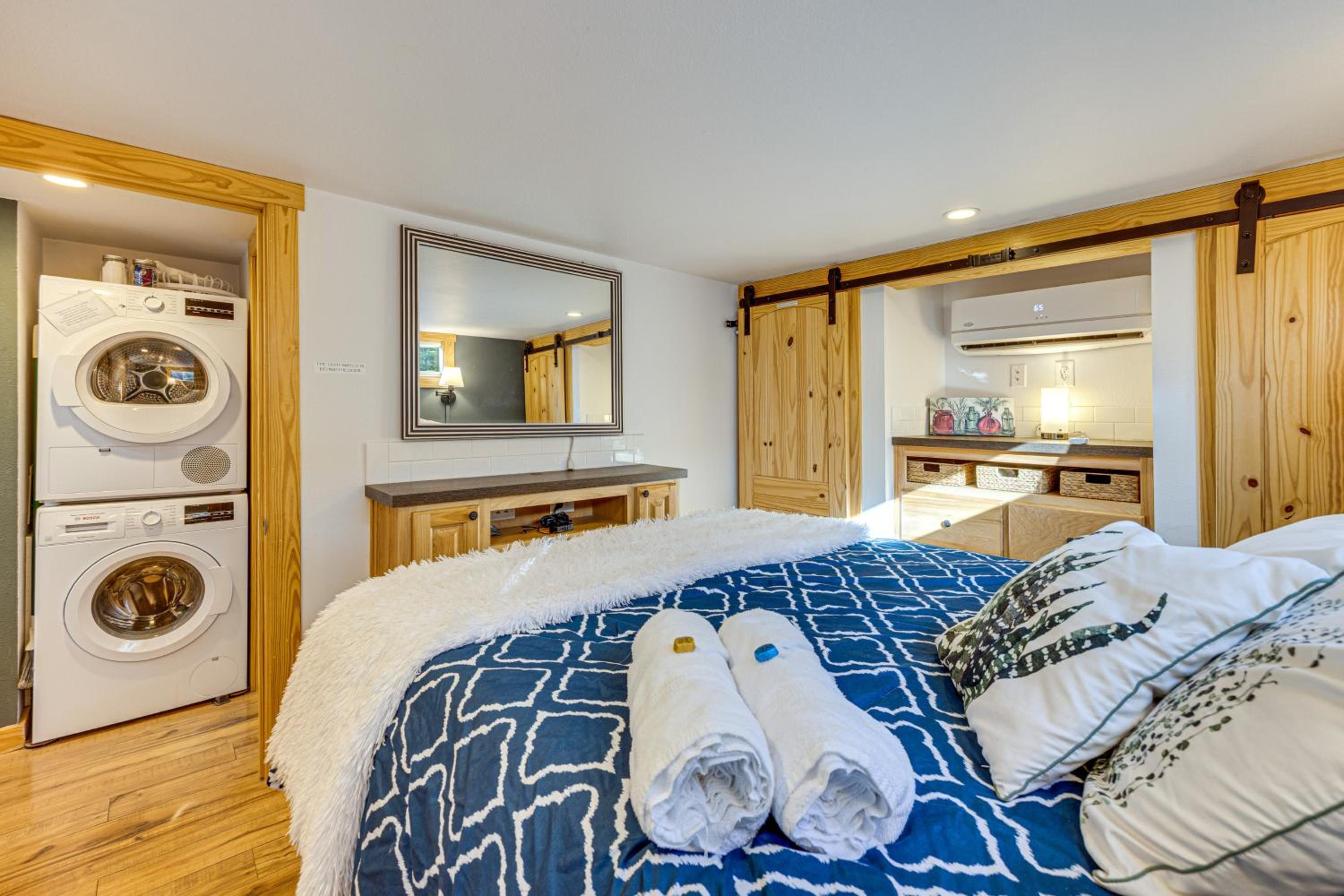 Private Hot Tub and Deck Woodland Park Tiny Home!