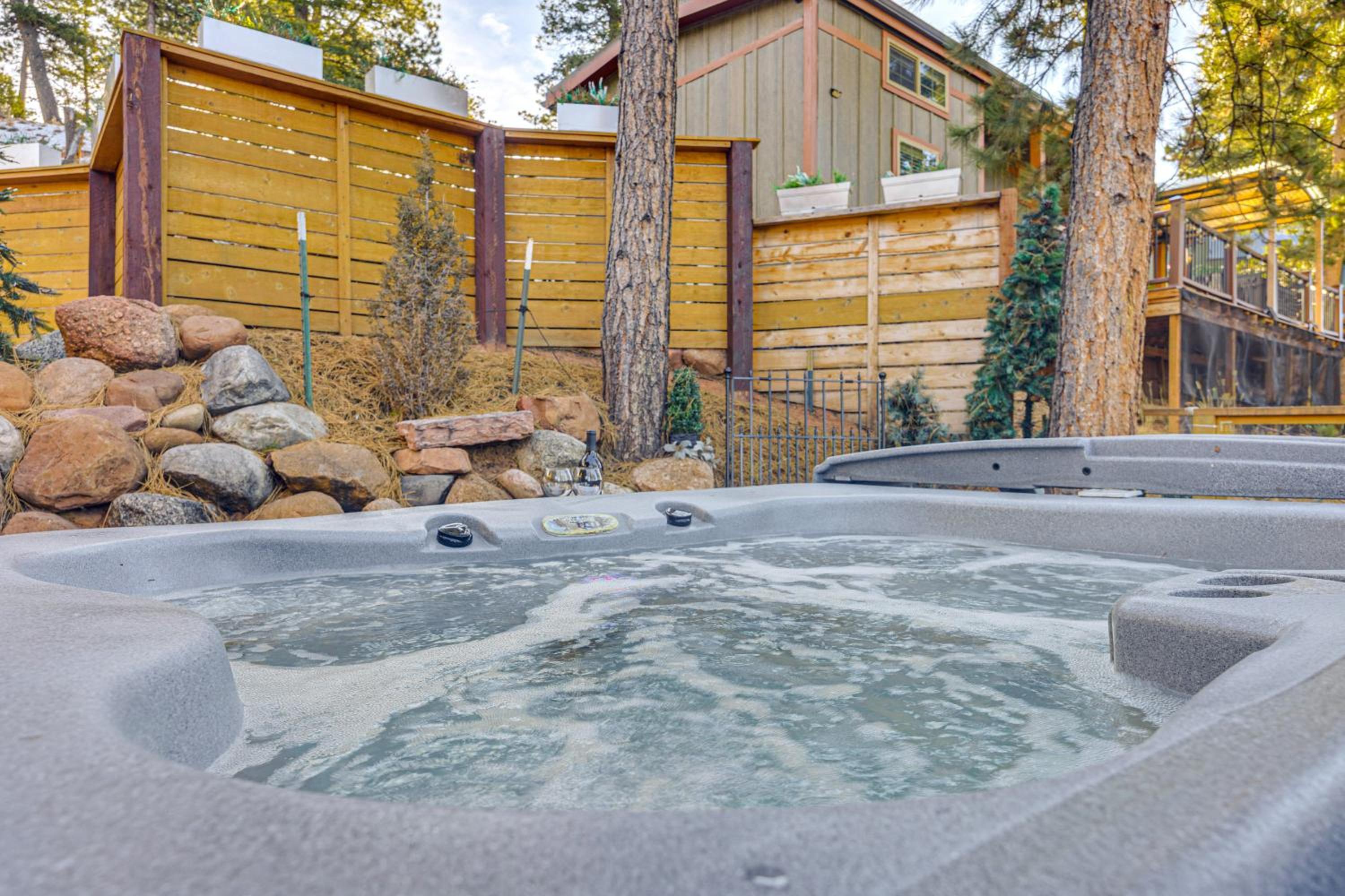 Private Hot Tub and Deck Woodland Park Tiny Home!