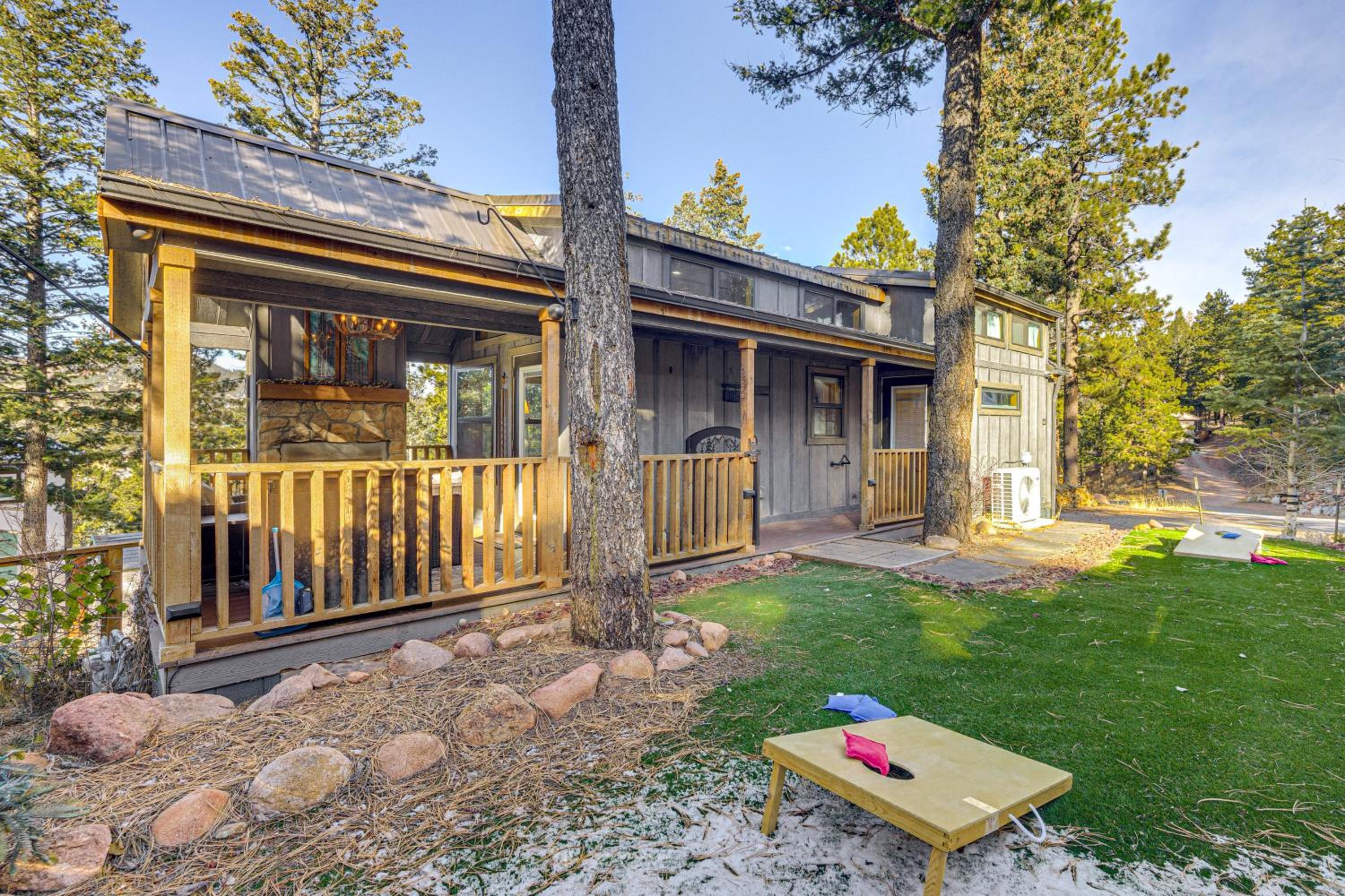 Private Hot Tub and Deck Woodland Park Tiny Home!