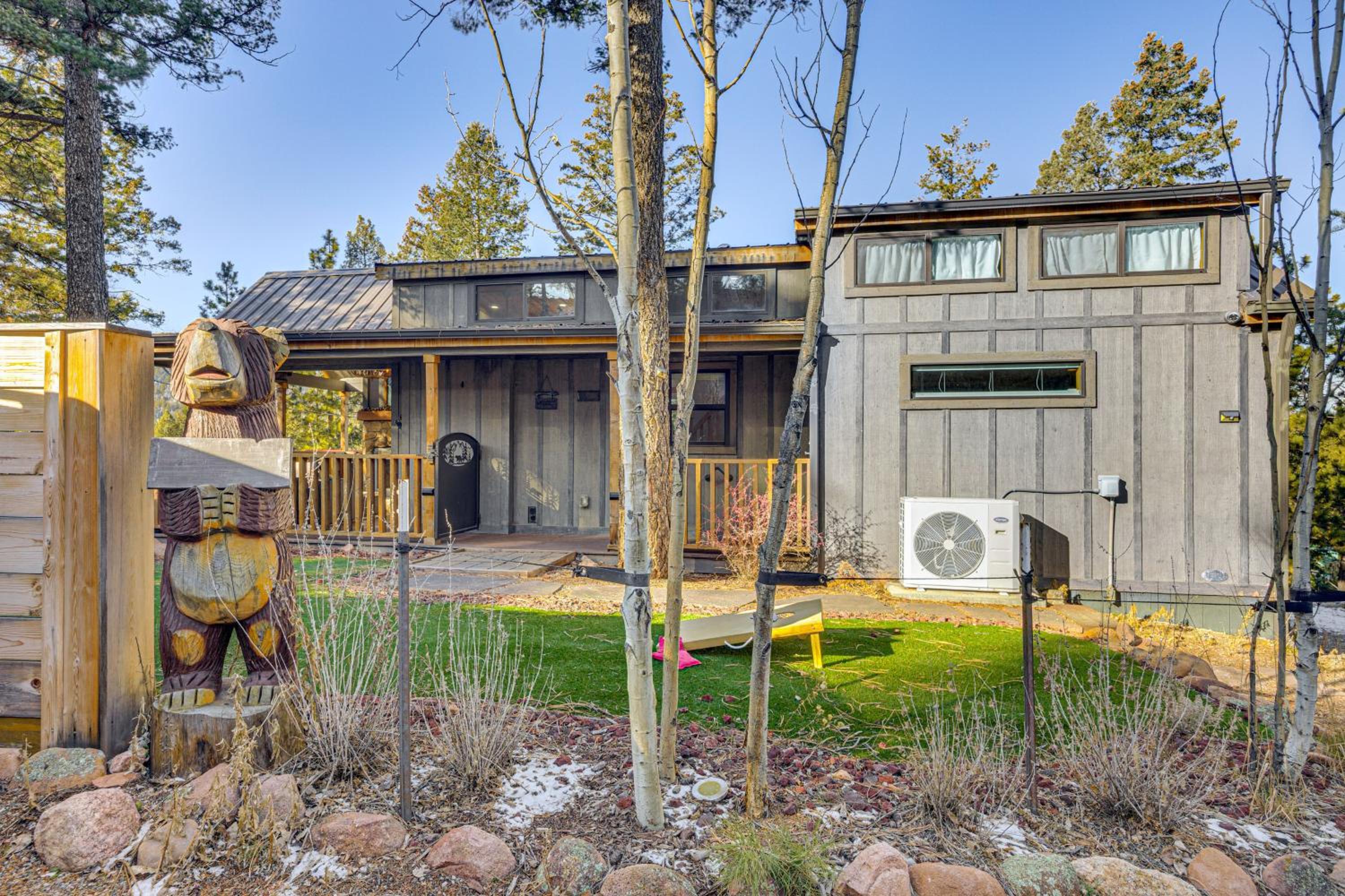 Private Hot Tub and Deck Woodland Park Tiny Home!