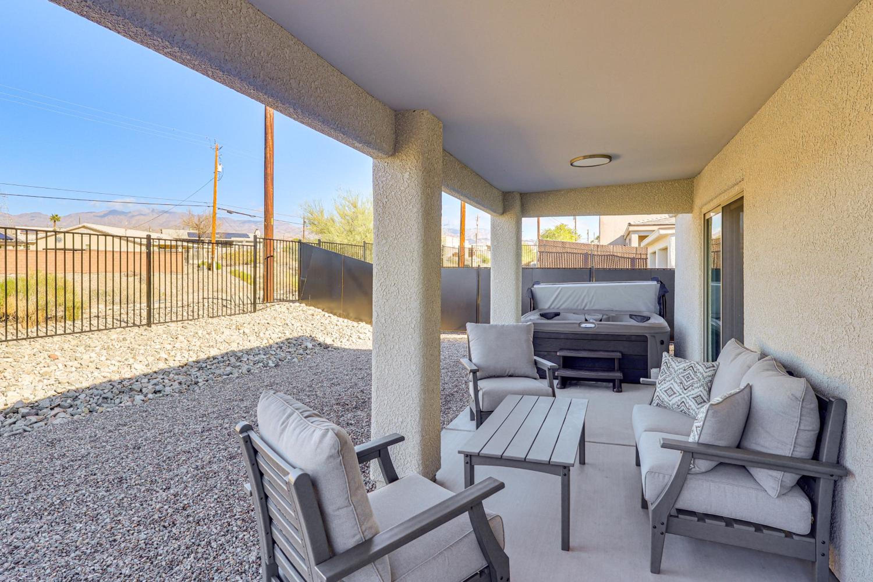 4 Mi to Lake Havasu State Park! Retreat with Hot Tub