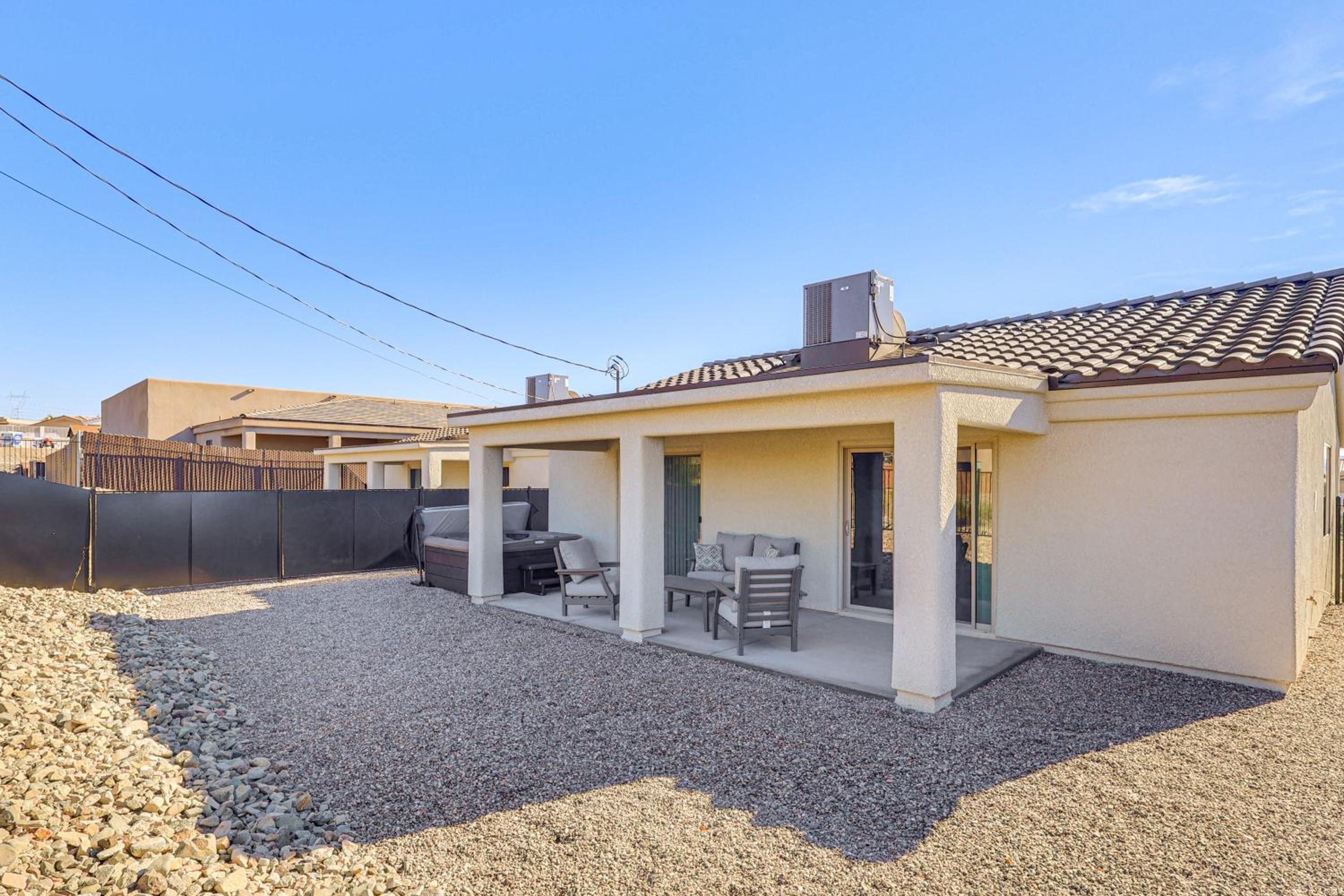 4 Mi to Lake Havasu State Park! Retreat with Hot Tub