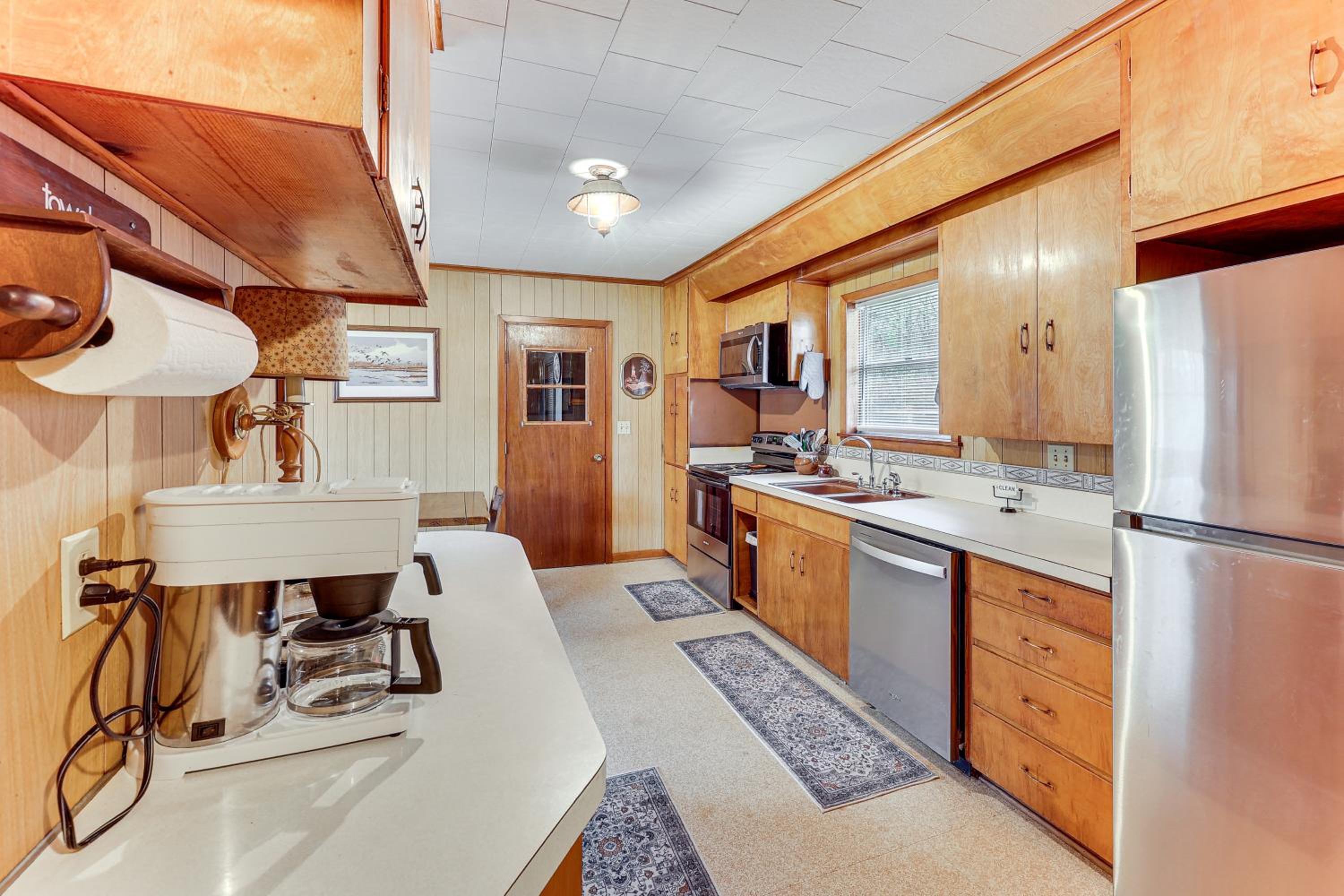 Hunters Hideaway in Hazen with Yard Dogs Welcome!