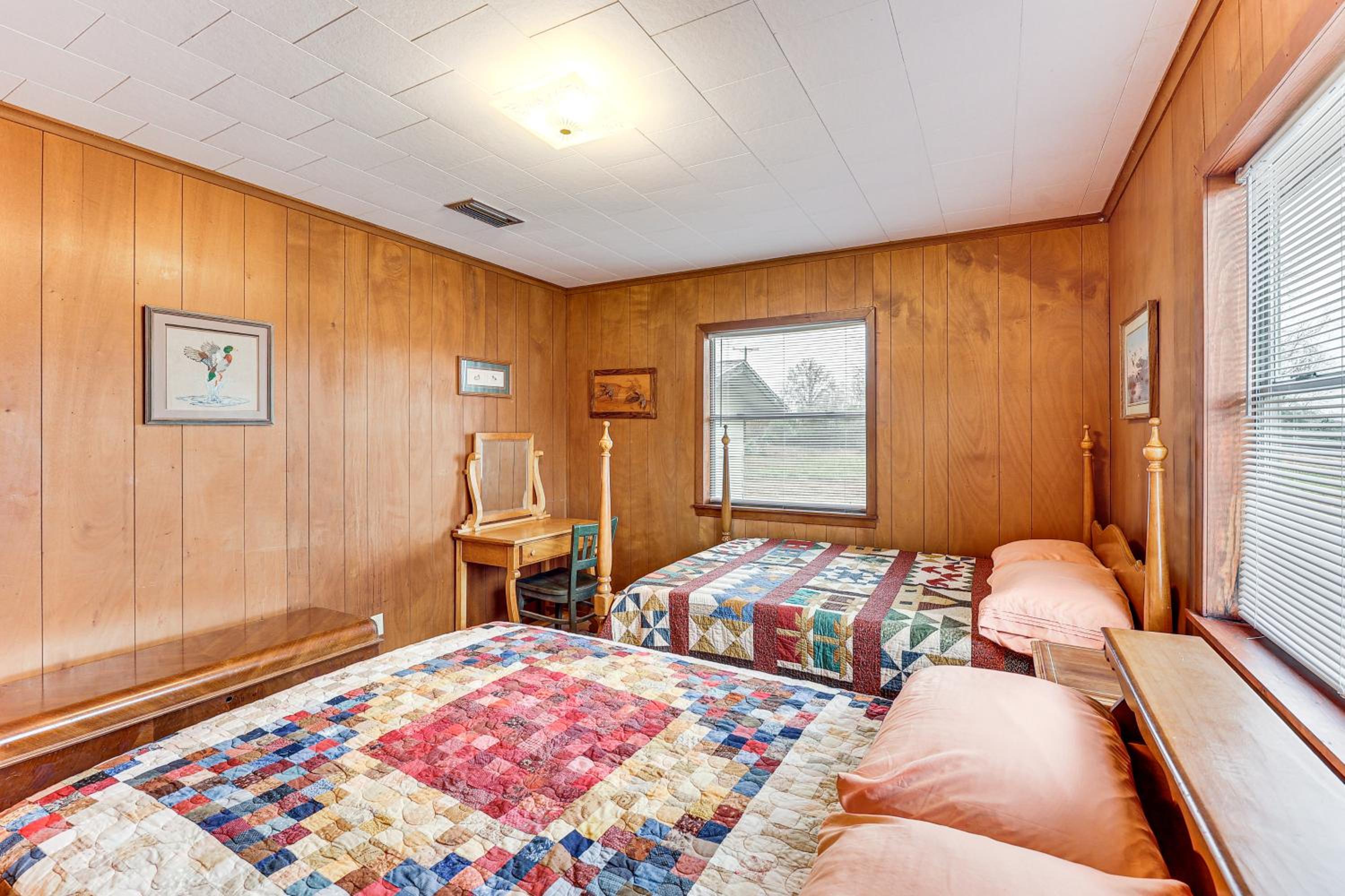 Hunters Hideaway in Hazen with Yard Dogs Welcome!