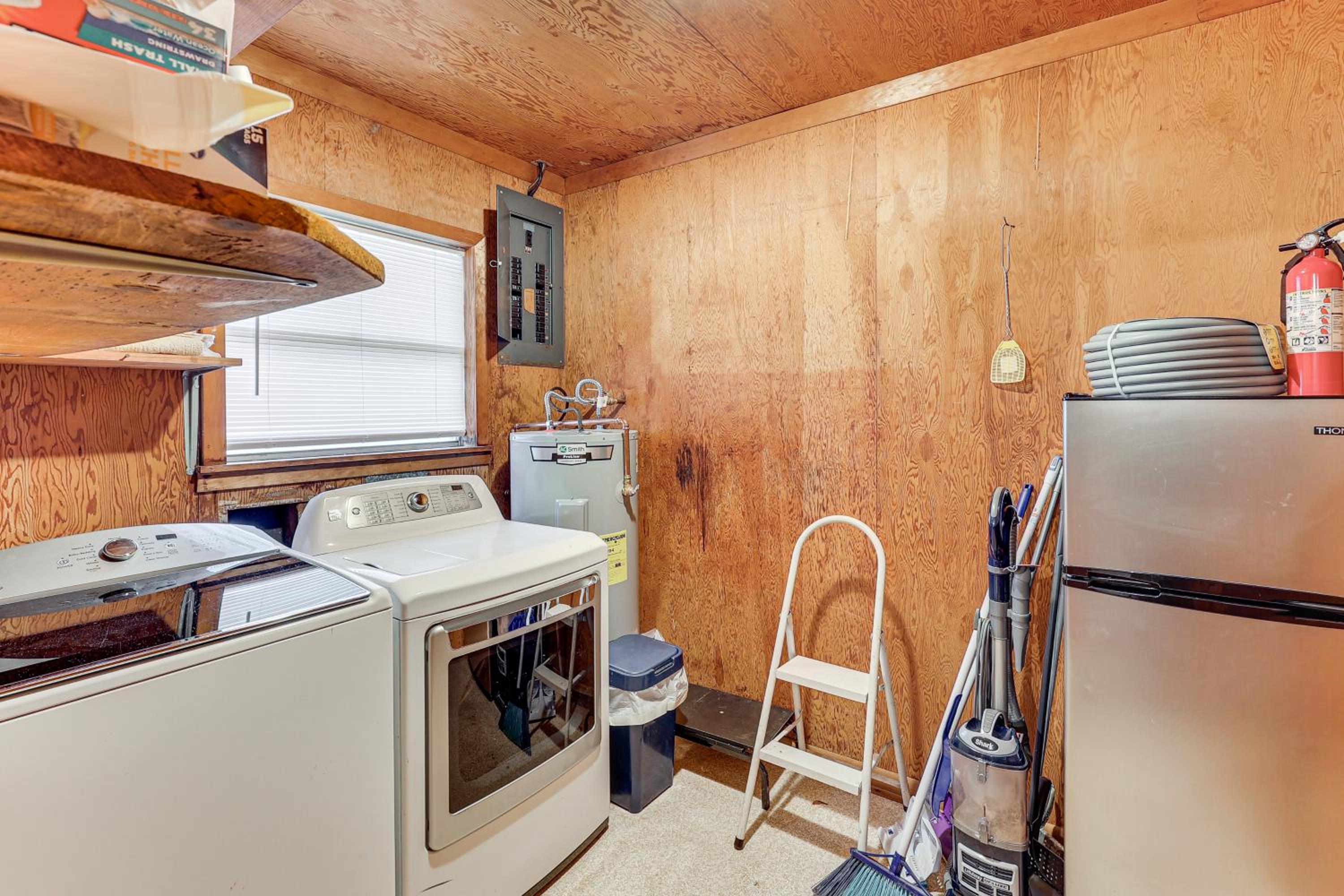 Hunters Hideaway in Hazen with Yard Dogs Welcome!