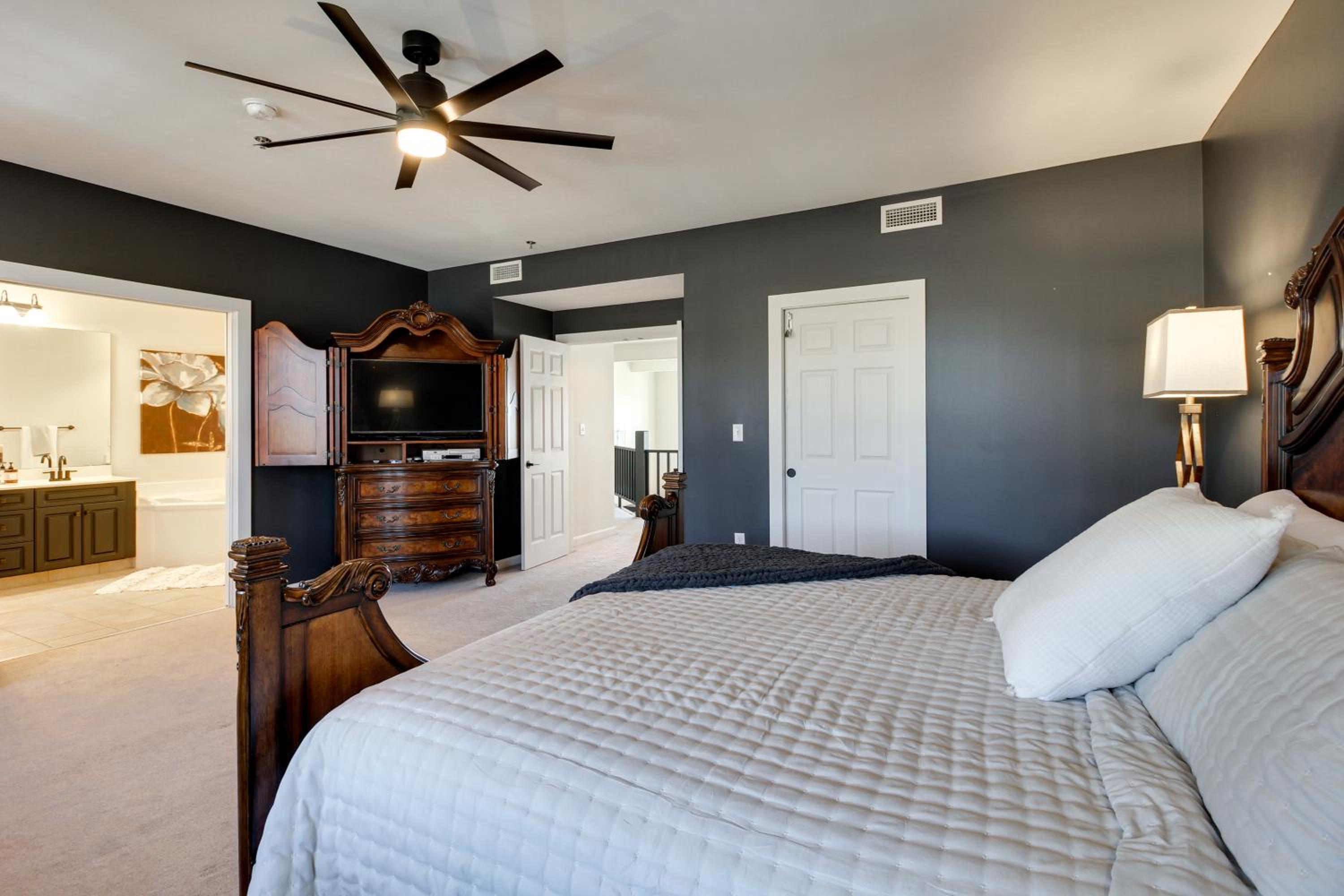 Lakefront Condo 3 Mi to Historic Guntersville!