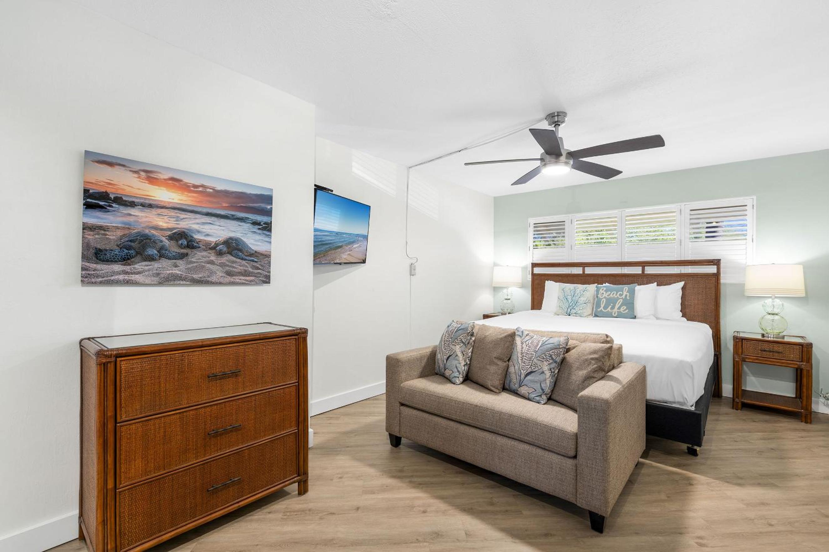 Shores of Maui 215 - Dramatic Ocean Views, Steps to the Beach, Renovated, AC!