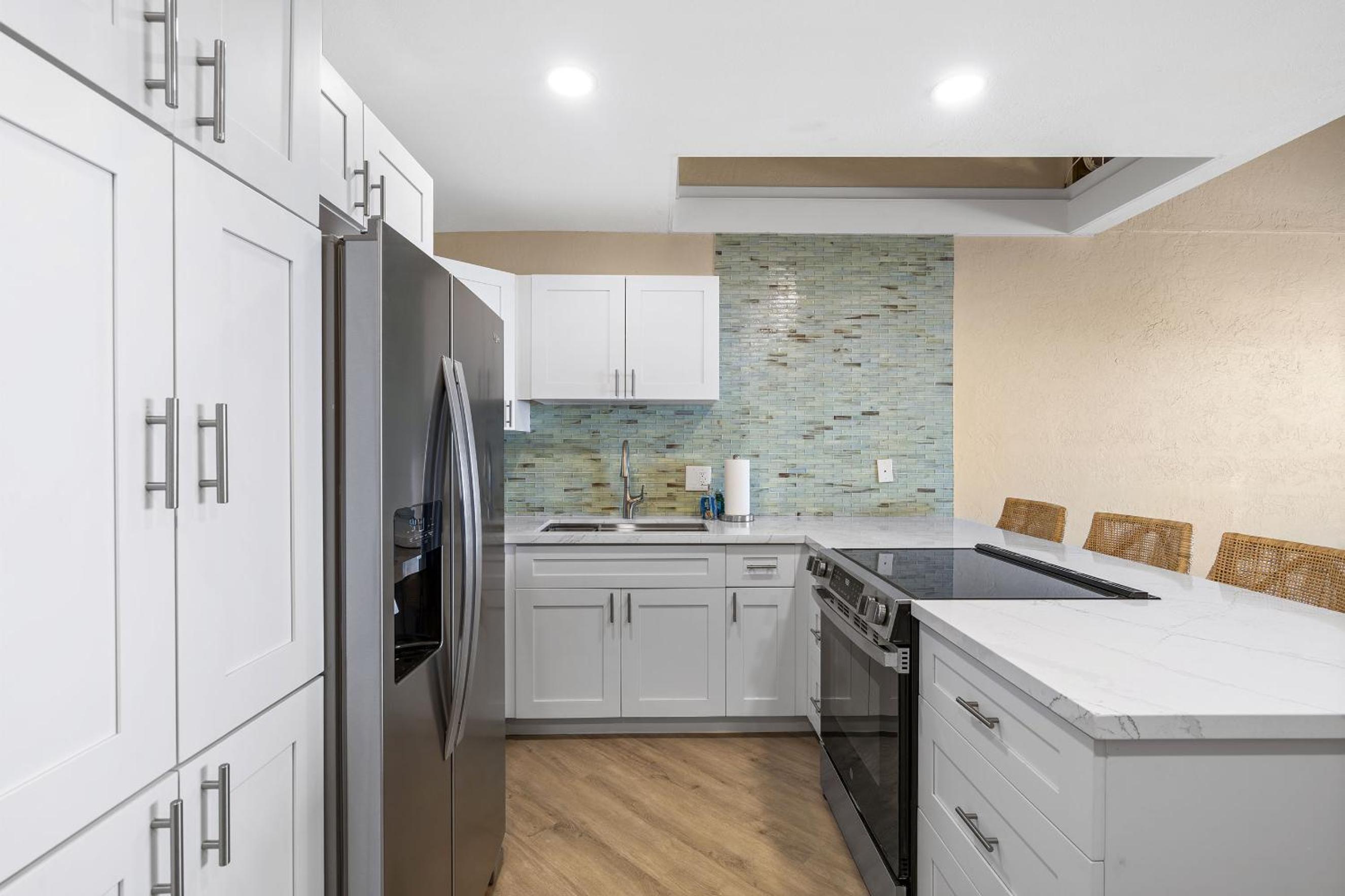 Shores of Maui 215 - Dramatic Ocean Views, Steps to the Beach, Renovated, AC!