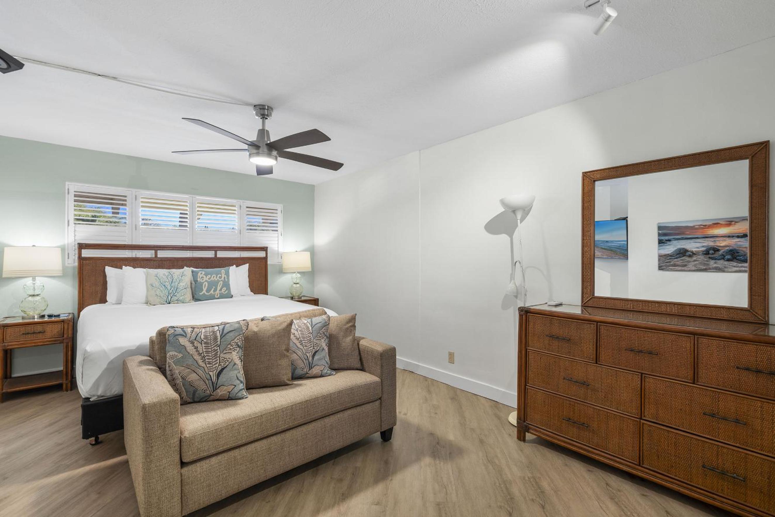 Shores of Maui 215 - Dramatic Ocean Views, Steps to the Beach, Renovated, AC!