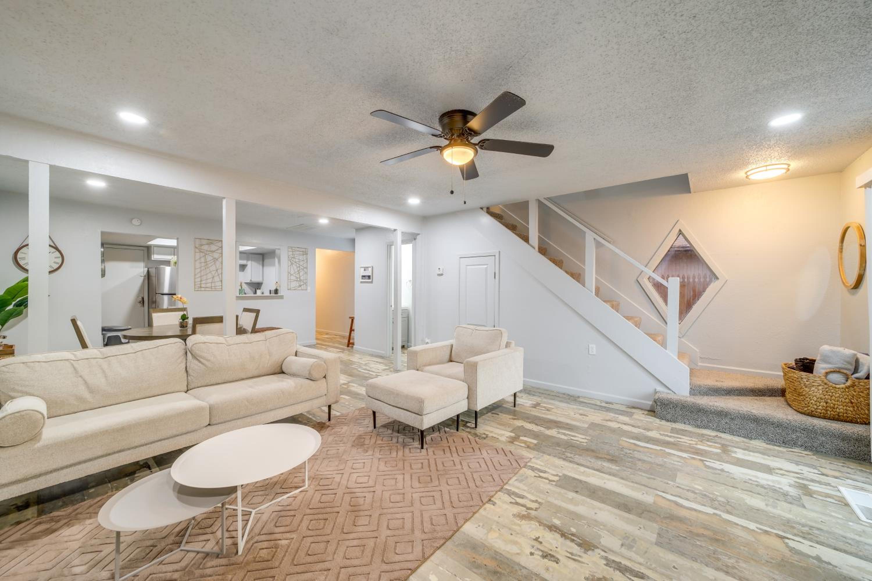 Pet-Friendly Retreat with Yard, 12 Mi to Dtwn Tulsa