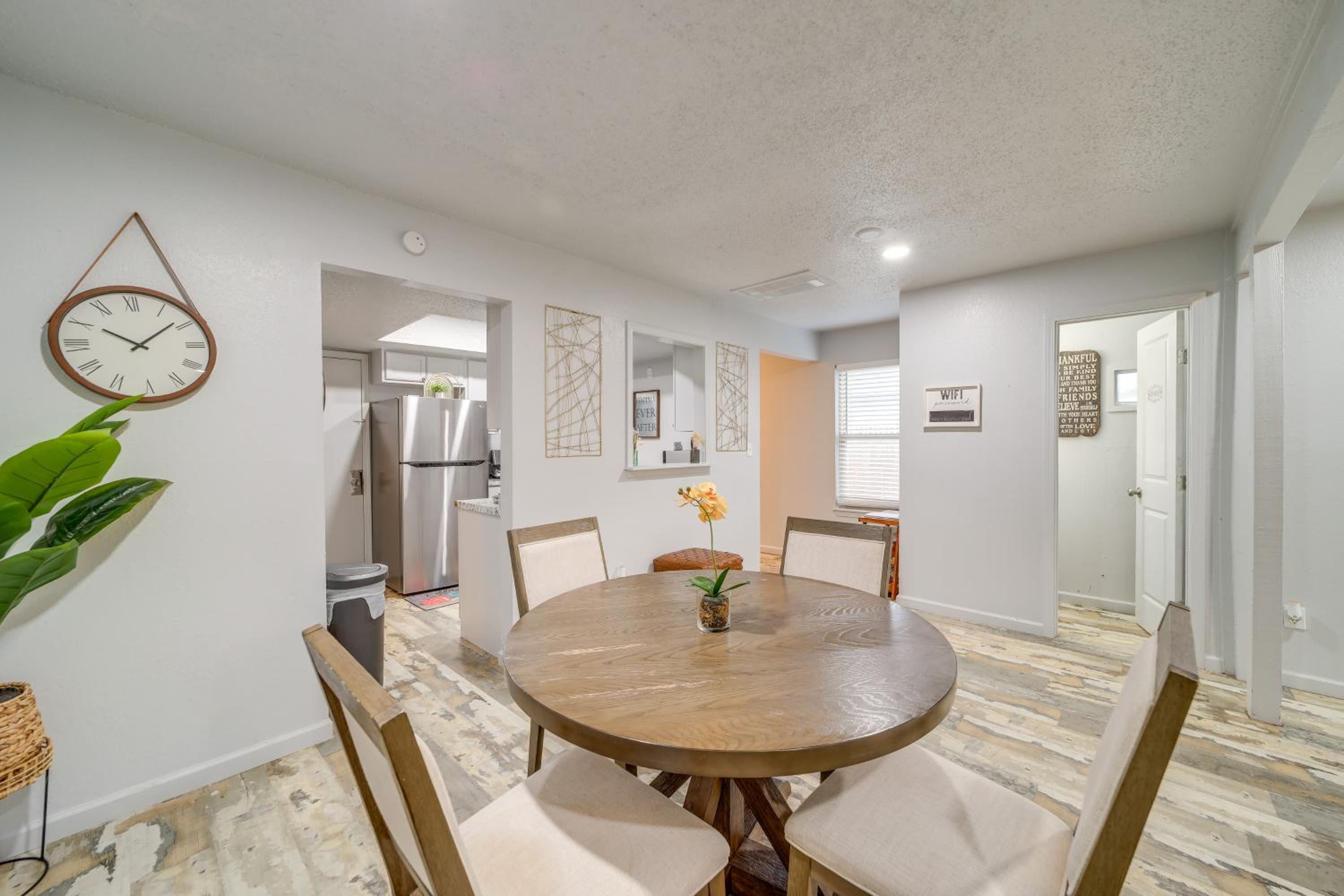 Pet-Friendly Retreat with Yard, 12 Mi to Dtwn Tulsa