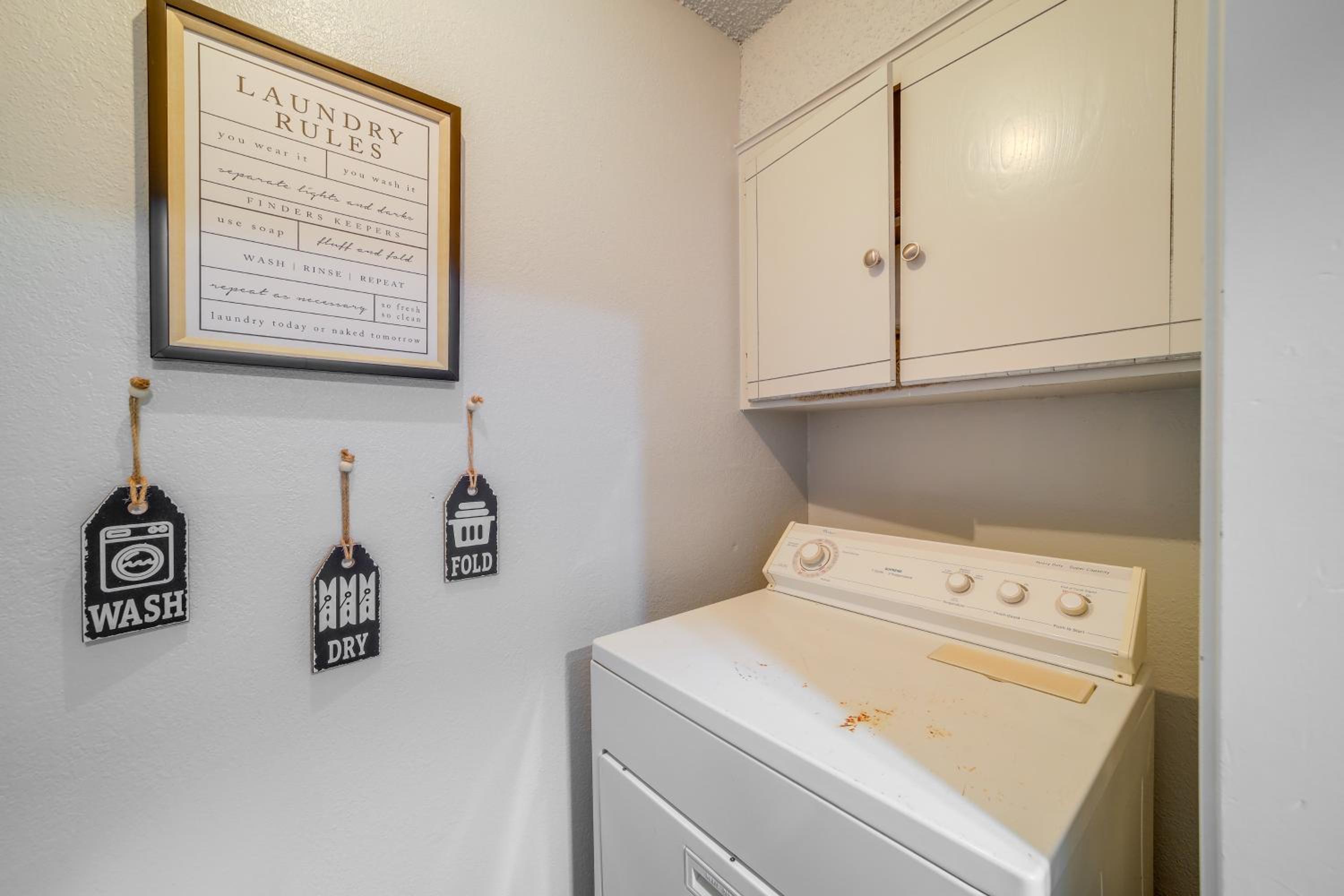 Pet-Friendly Retreat with Yard, 12 Mi to Dtwn Tulsa