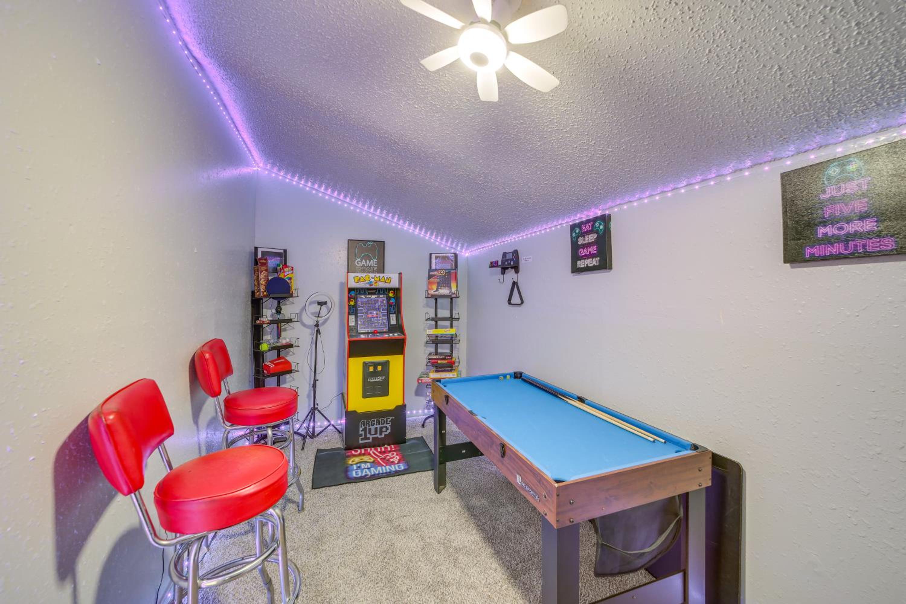 5 Mi to Route 66 Fun! Tulsa Towhome with Game Room