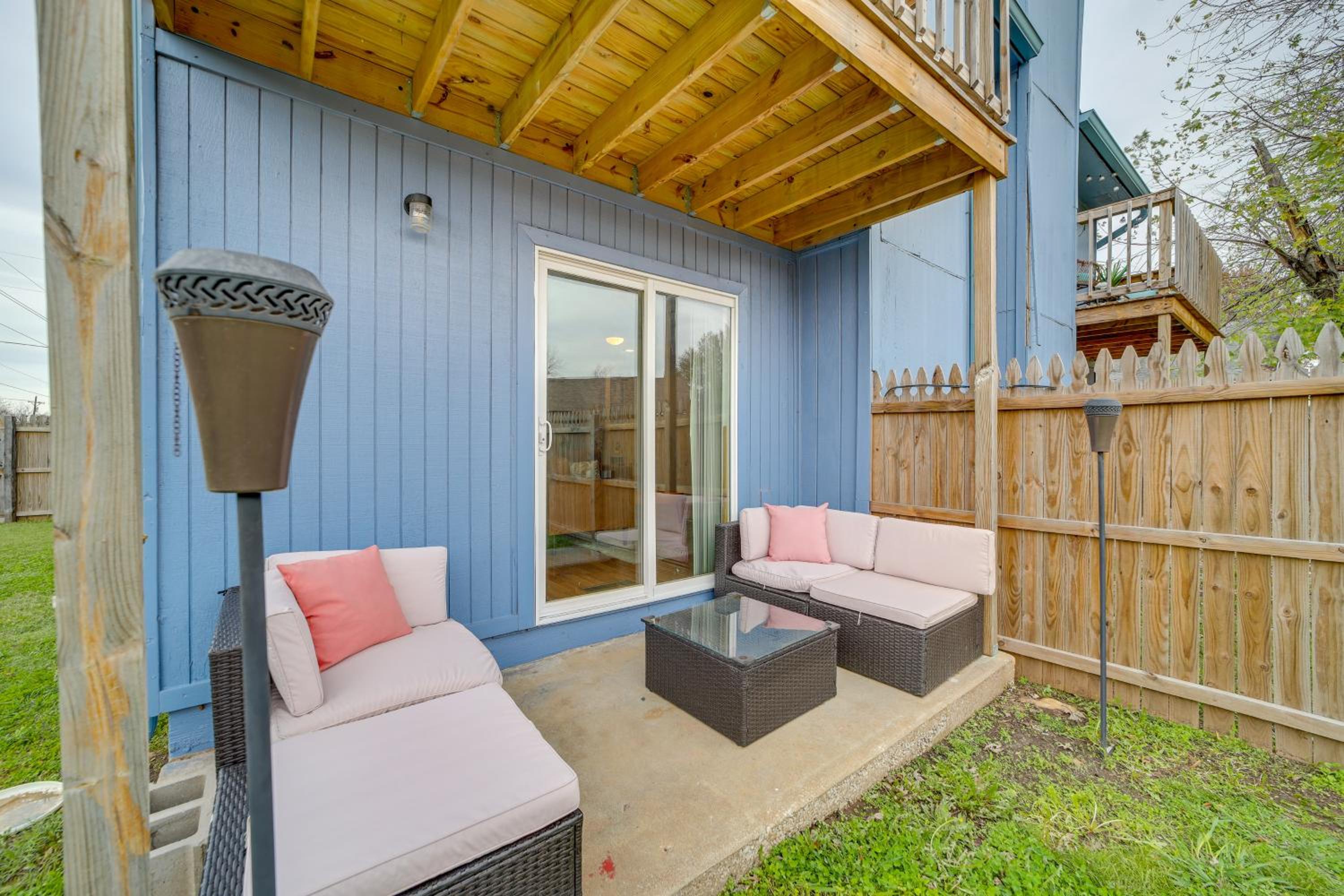 5 Mi to Route 66 Fun! Tulsa Towhome with Game Room