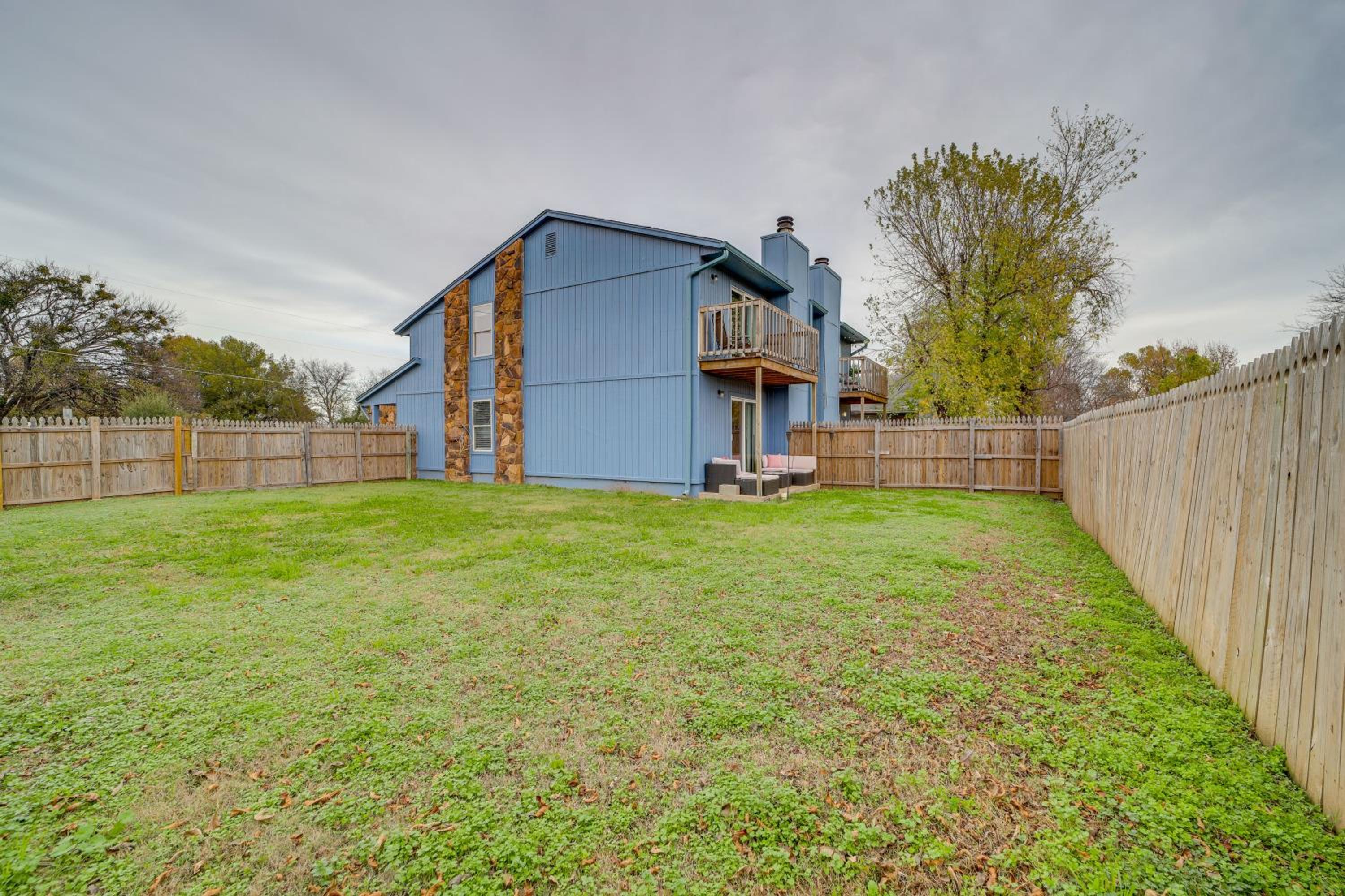5 Mi to Route 66 Fun! Tulsa Towhome with Game Room
