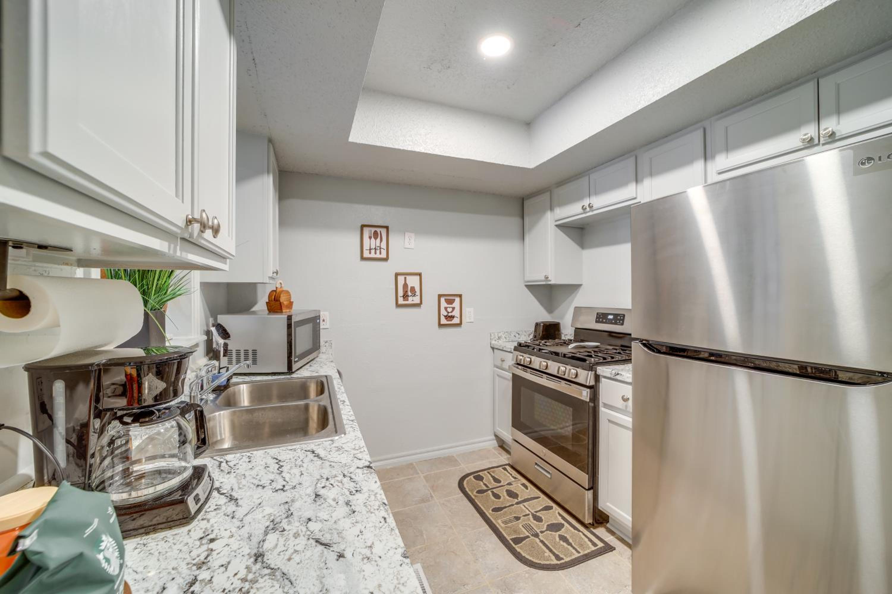 5 Mi to Route 66 Fun! Tulsa Towhome with Game Room