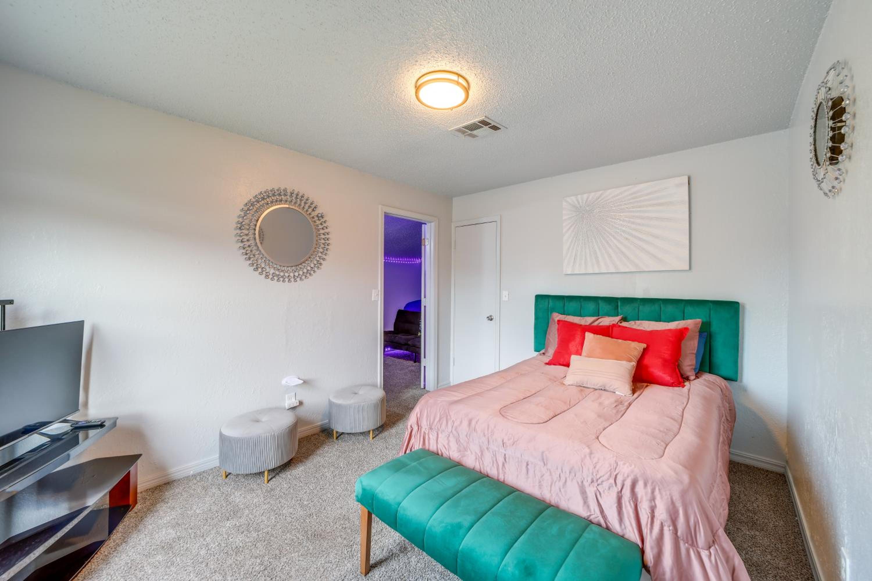 5 Mi to Route 66 Fun! Tulsa Towhome with Game Room