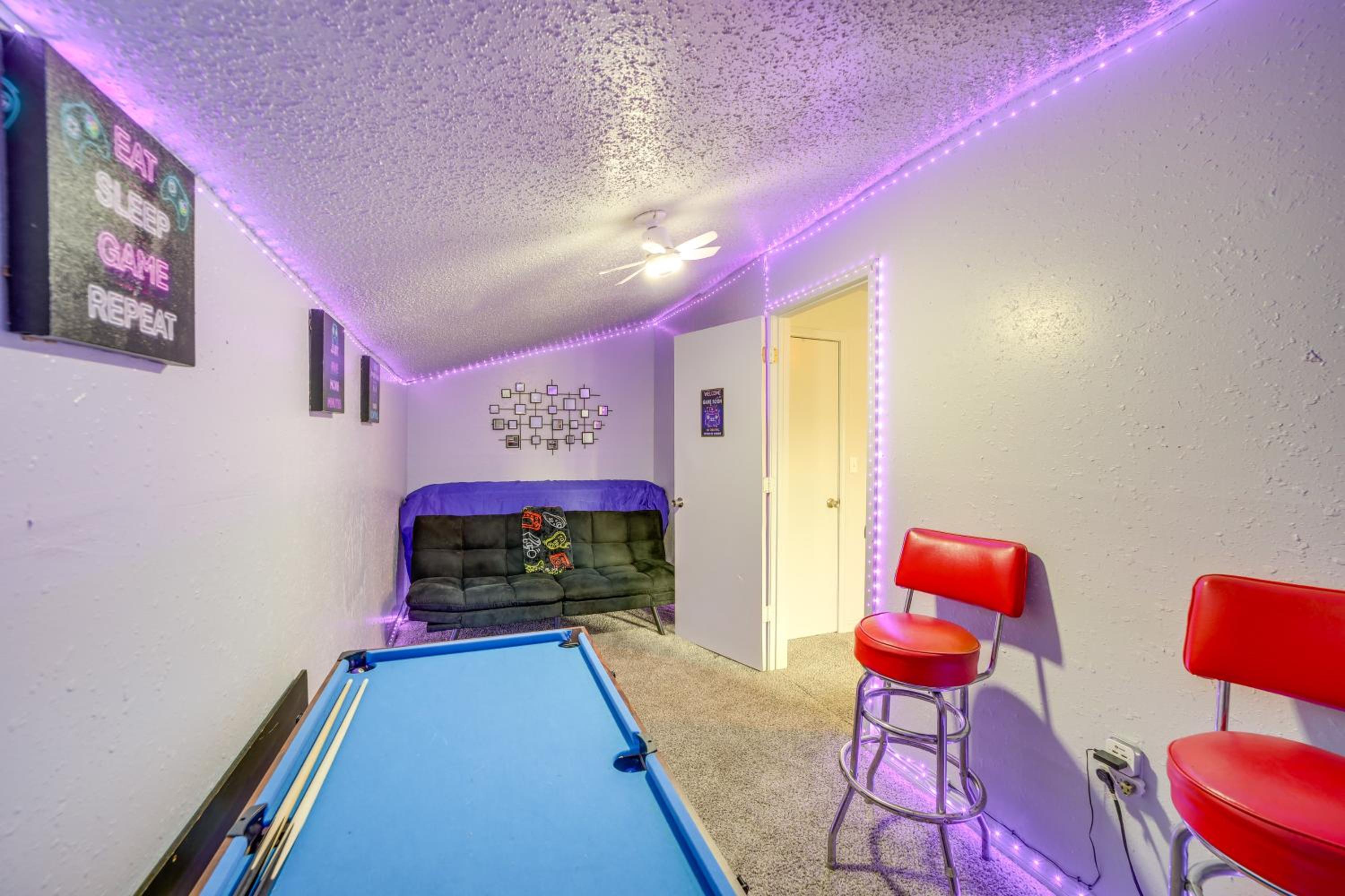 5 Mi to Route 66 Fun! Tulsa Towhome with Game Room