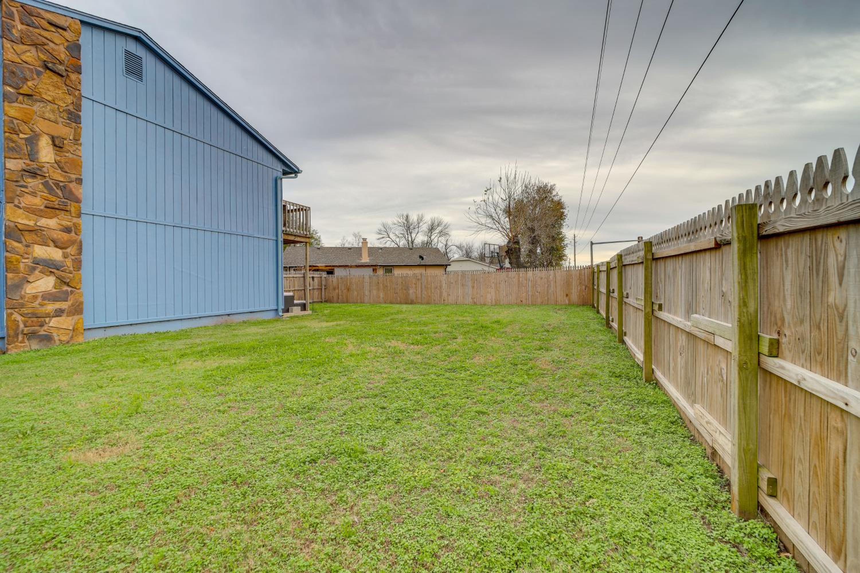 5 Mi to Route 66 Fun! Tulsa Towhome with Game Room