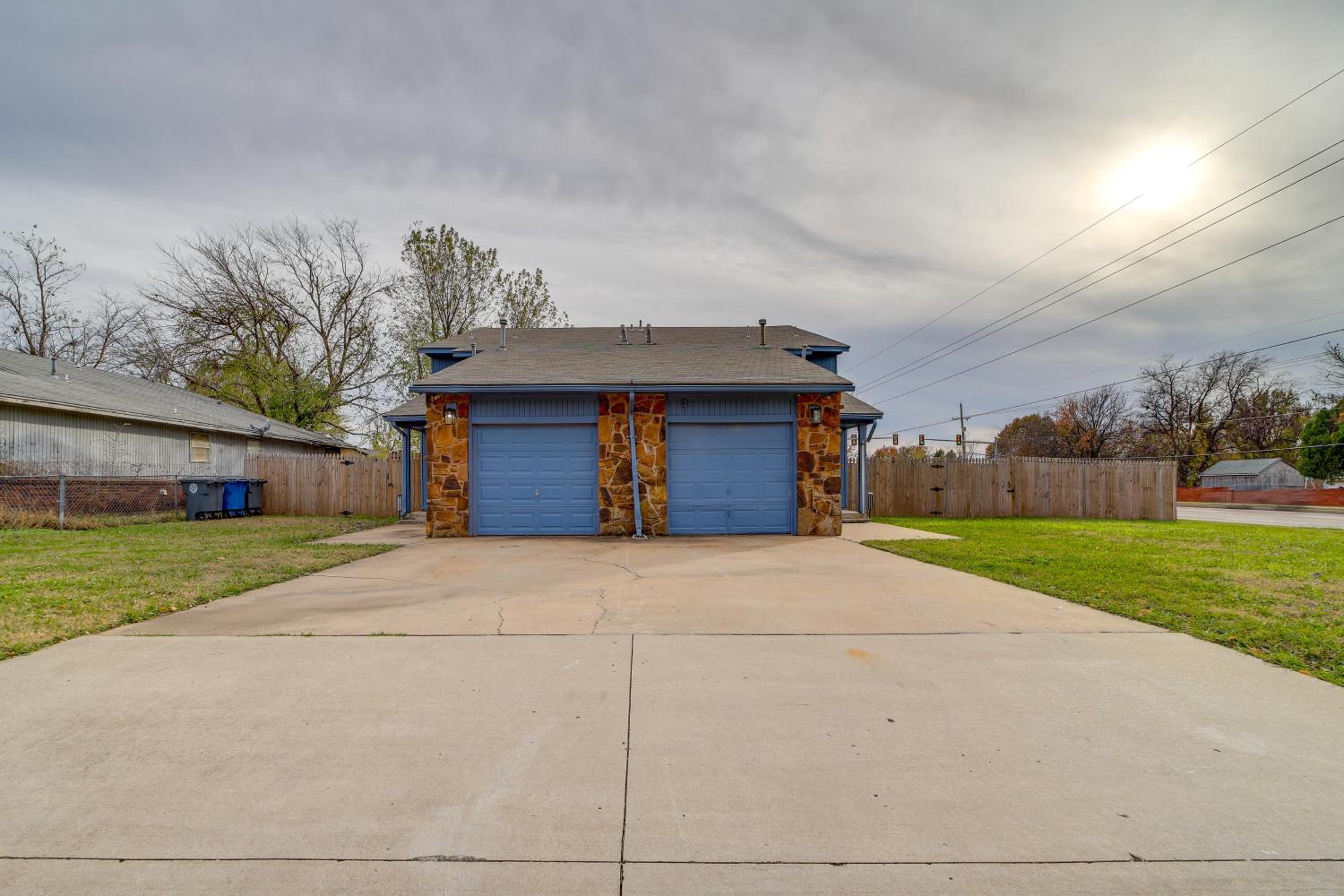 5 Mi to Route 66 Fun! Tulsa Towhome with Game Room