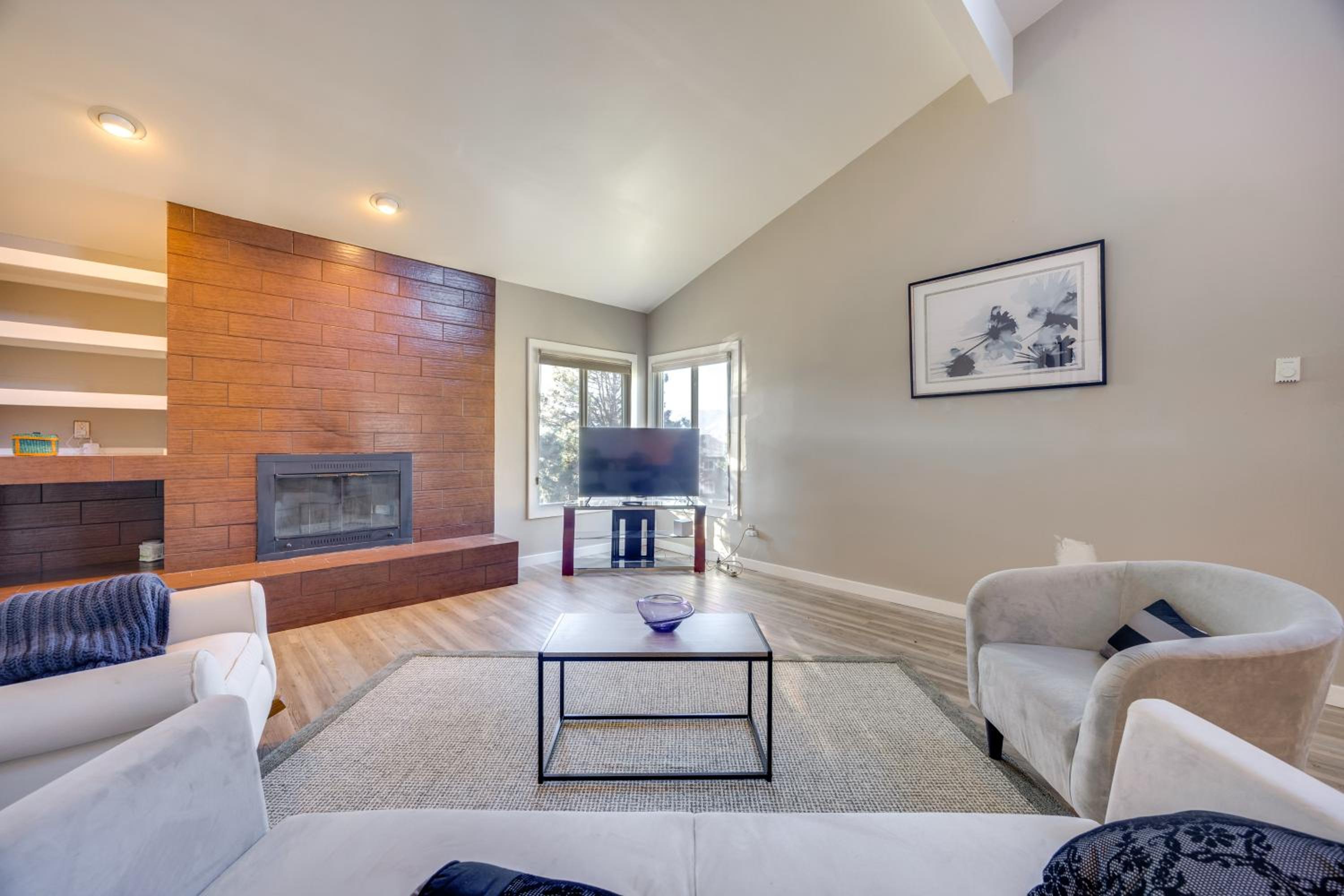 Pet-Friendly Condo with Mountain View in Monument!