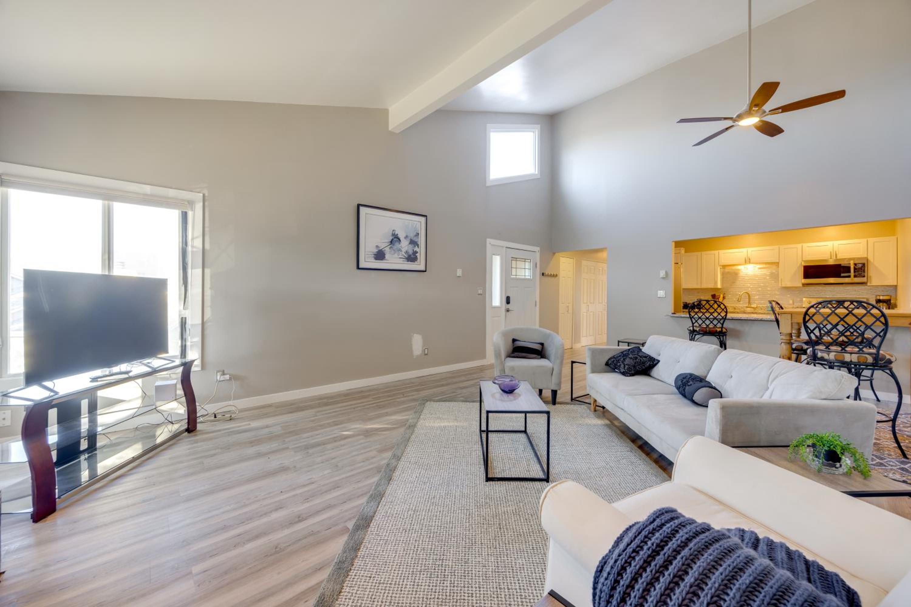 Pet-Friendly Condo with Mountain View in Monument!