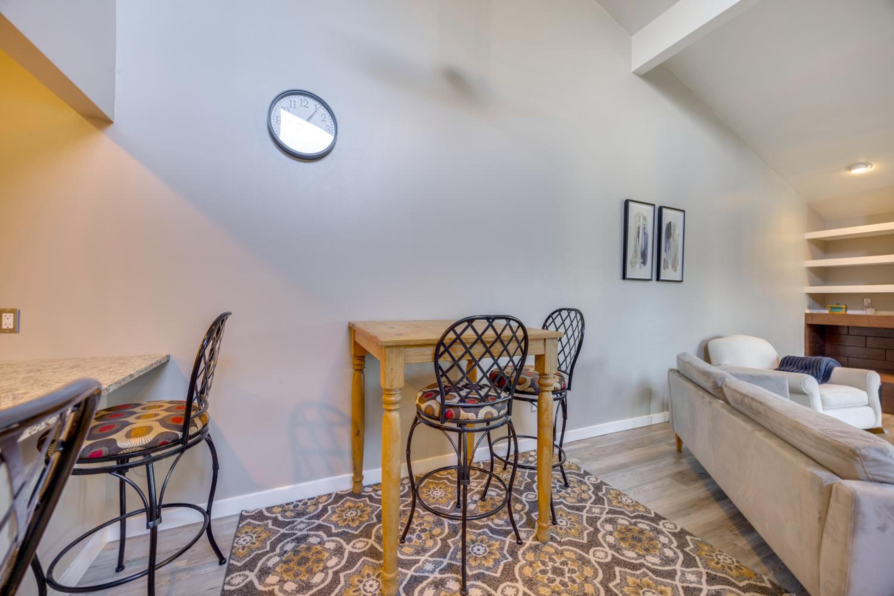 Pet-Friendly Condo with Mountain View in Monument!