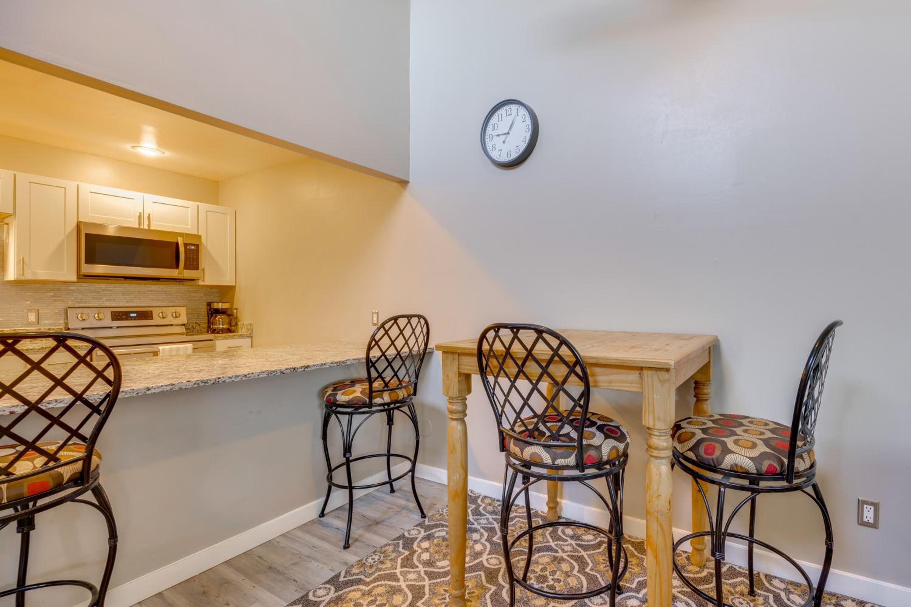 Pet-Friendly Condo with Mountain View in Monument!