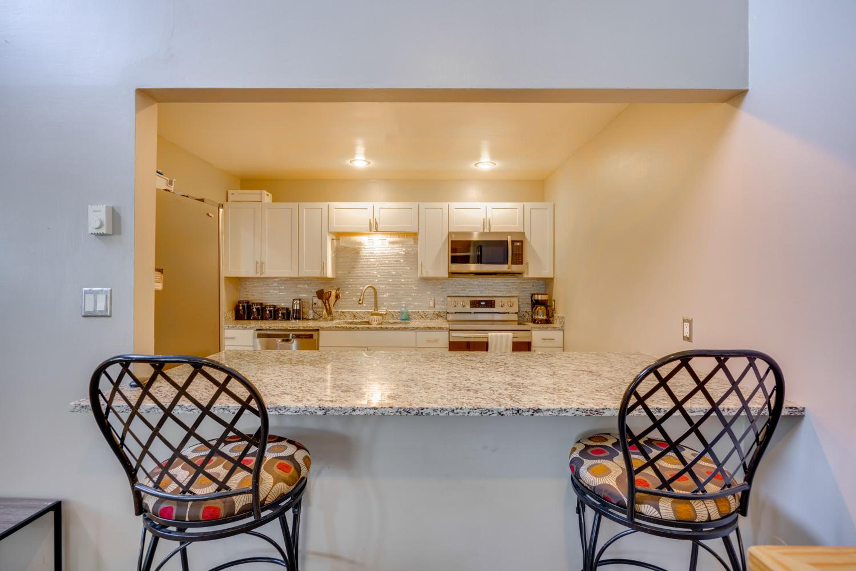Pet-Friendly Condo with Mountain View in Monument!