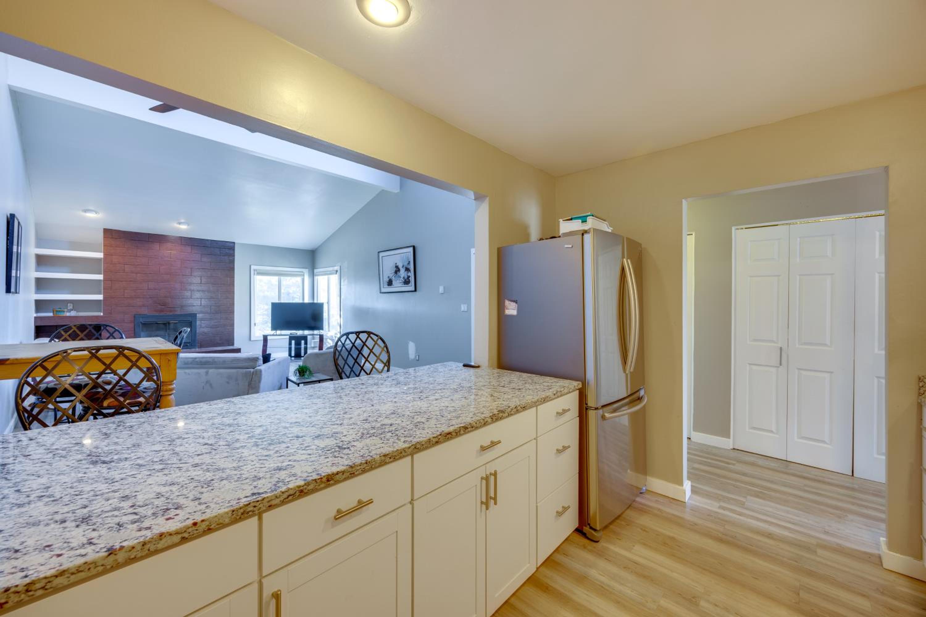 Pet-Friendly Condo with Mountain View in Monument!