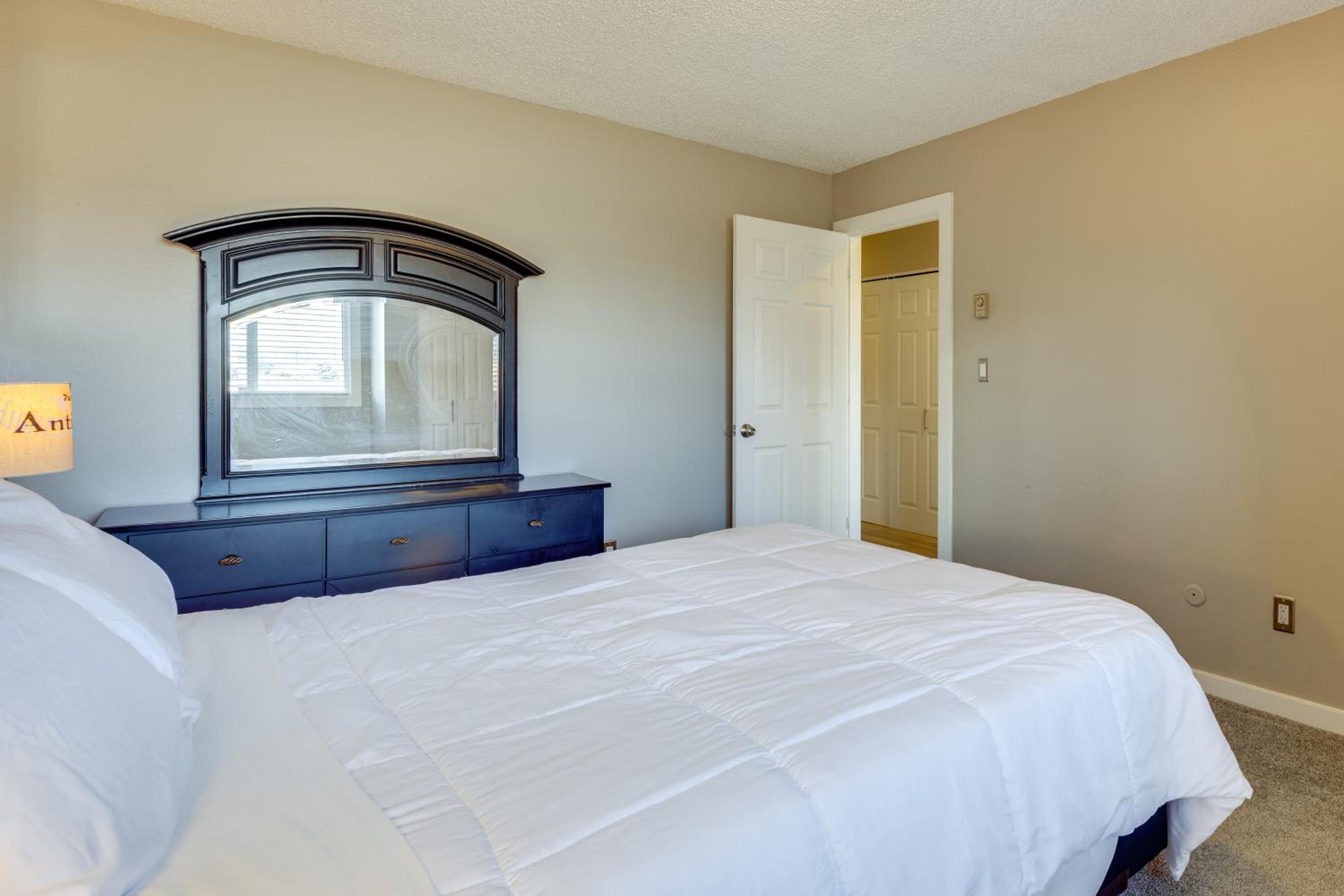 Pet-Friendly Condo with Mountain View in Monument!