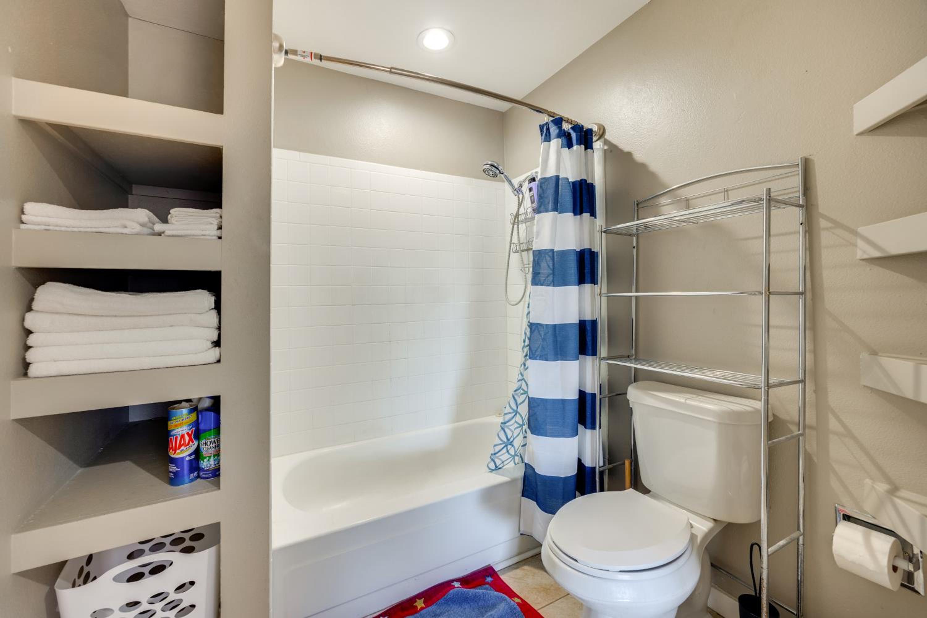 Pet-Friendly Condo with Mountain View in Monument!