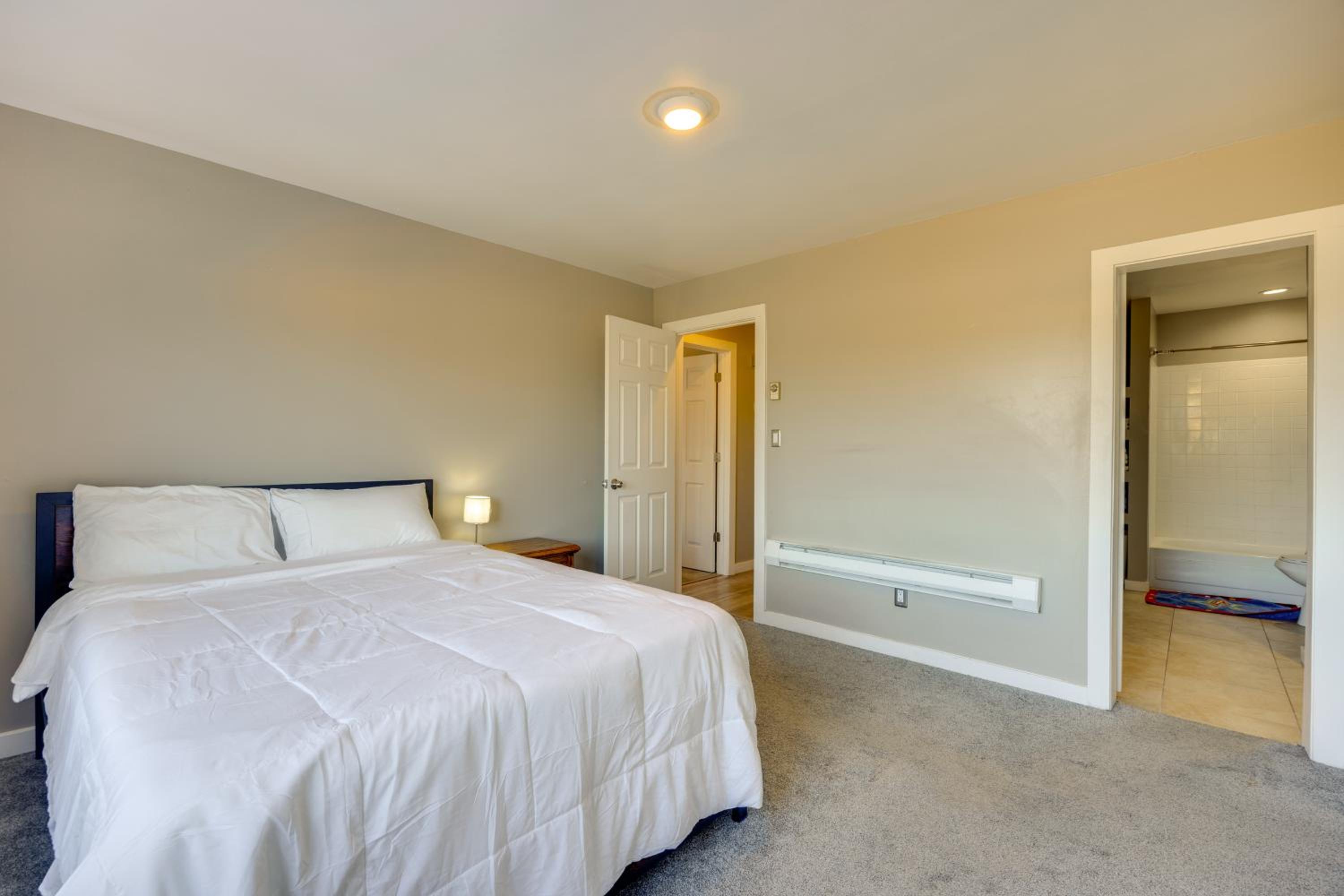 Pet-Friendly Condo with Mountain View in Monument!