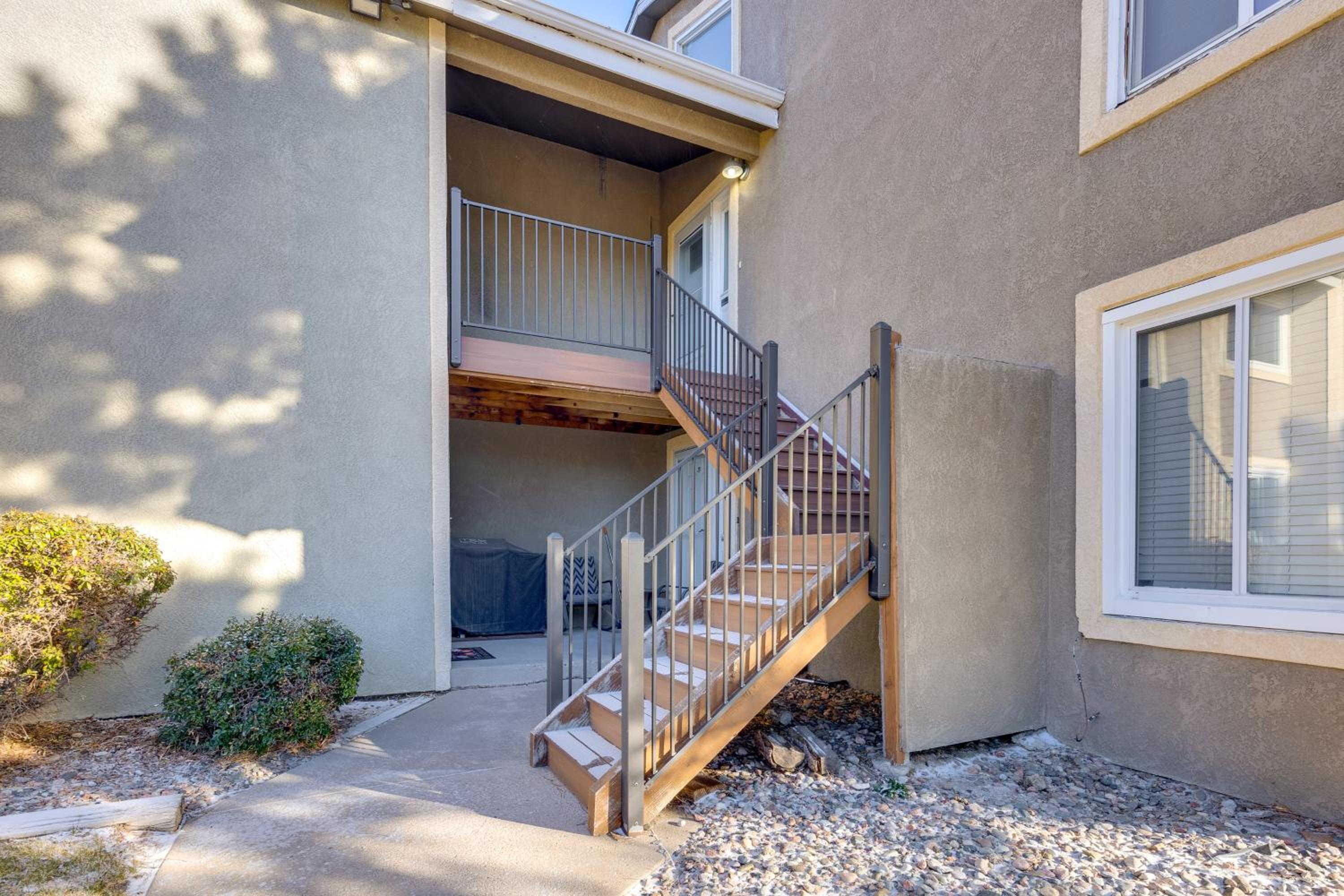 Pet-Friendly Condo with Mountain View in Monument!