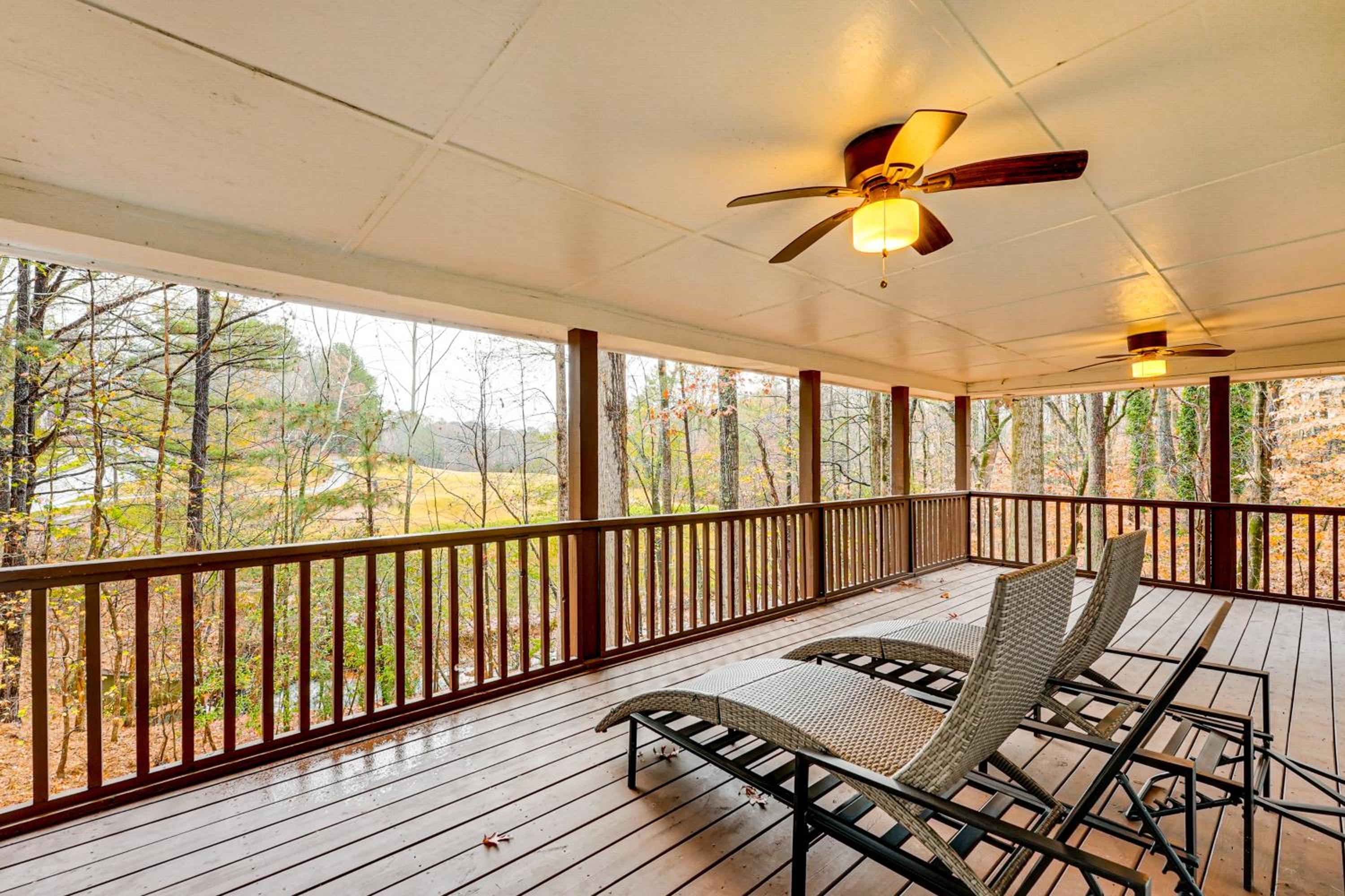 Tasteful Unit with Pool Table 7 Mi to Lake Altoona!