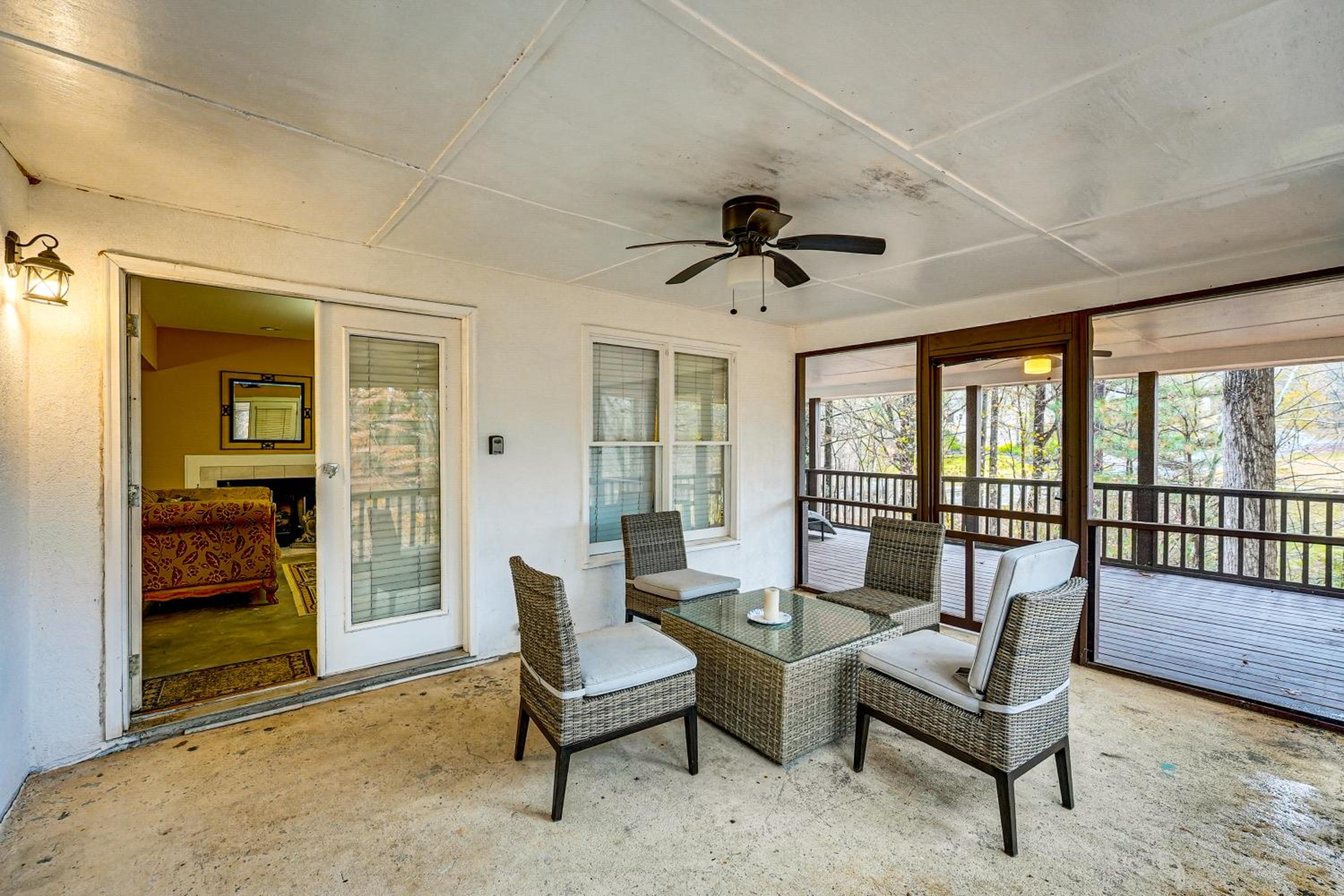 Tasteful Unit with Pool Table 7 Mi to Lake Altoona!