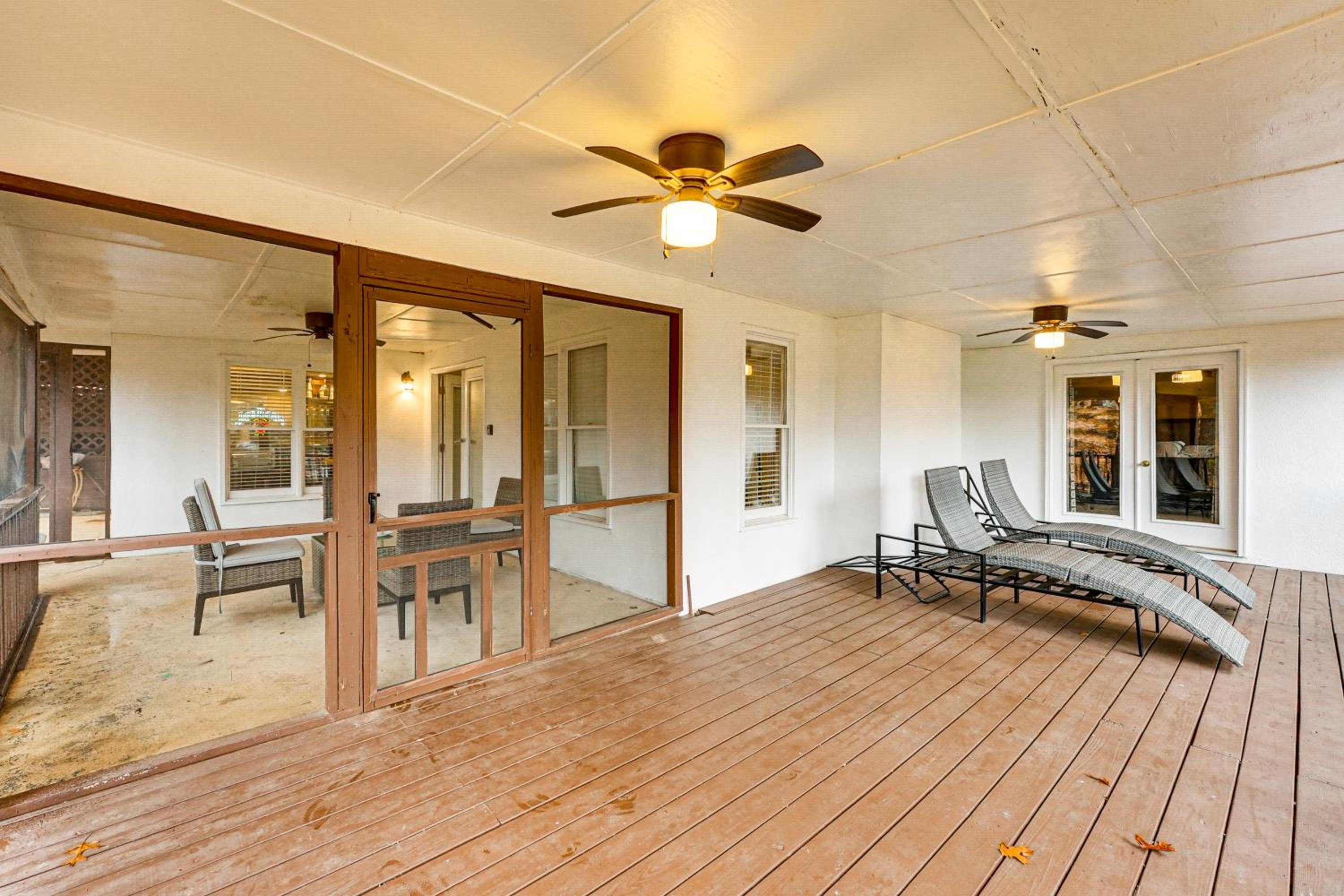 Tasteful Unit with Pool Table 7 Mi to Lake Altoona!