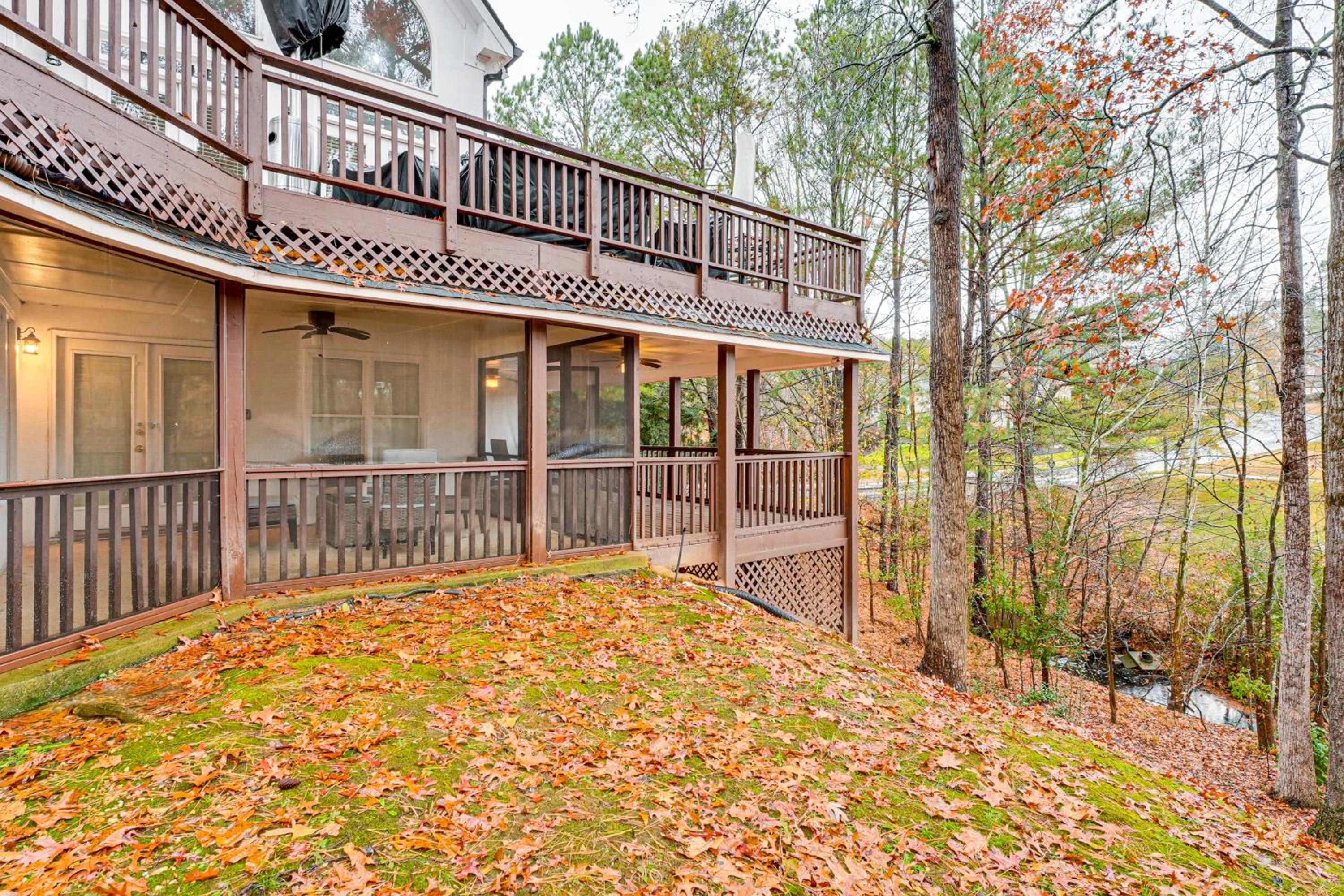 Tasteful Unit with Pool Table 7 Mi to Lake Altoona!