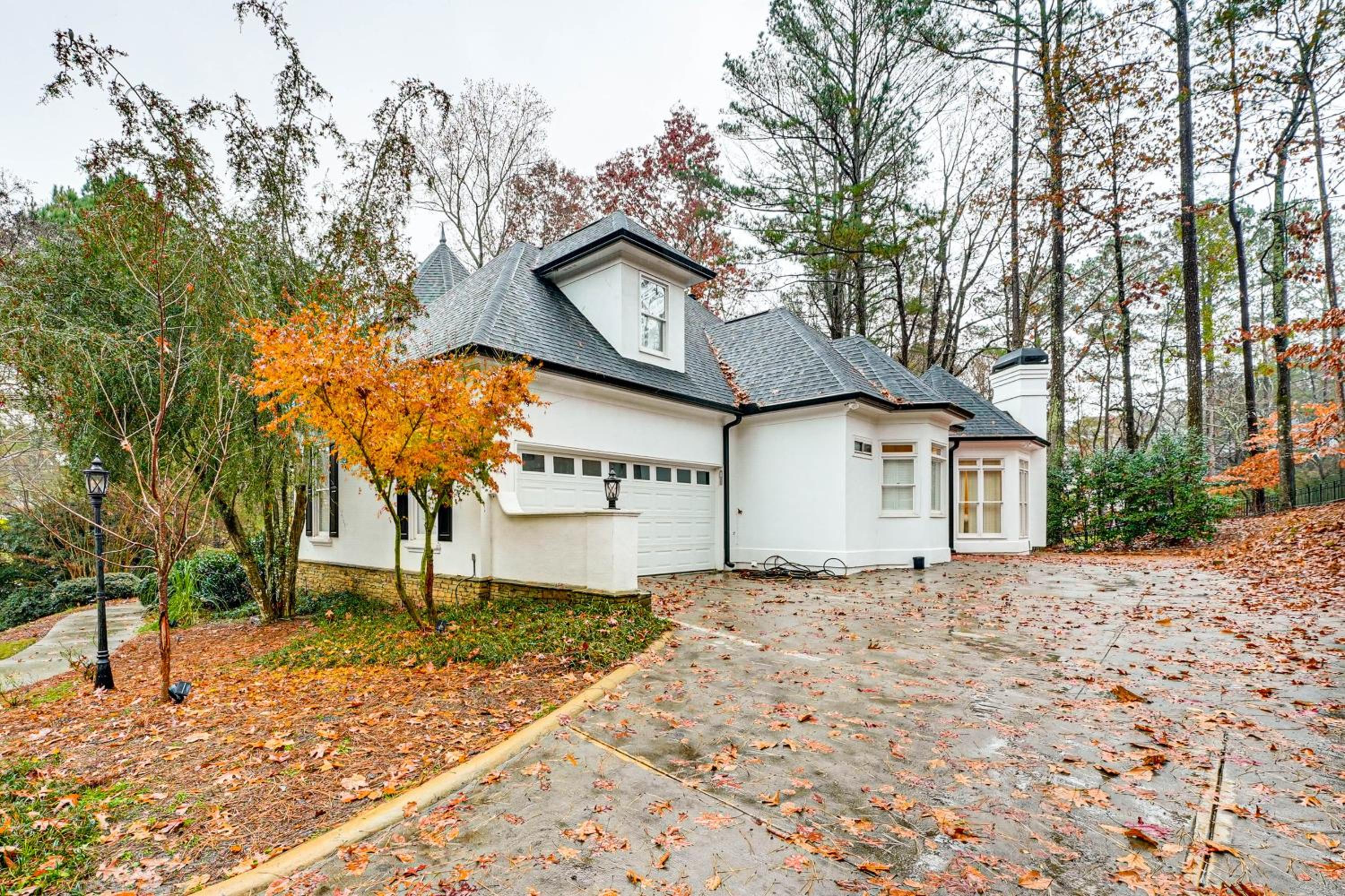 Tasteful Unit with Pool Table 7 Mi to Lake Altoona!