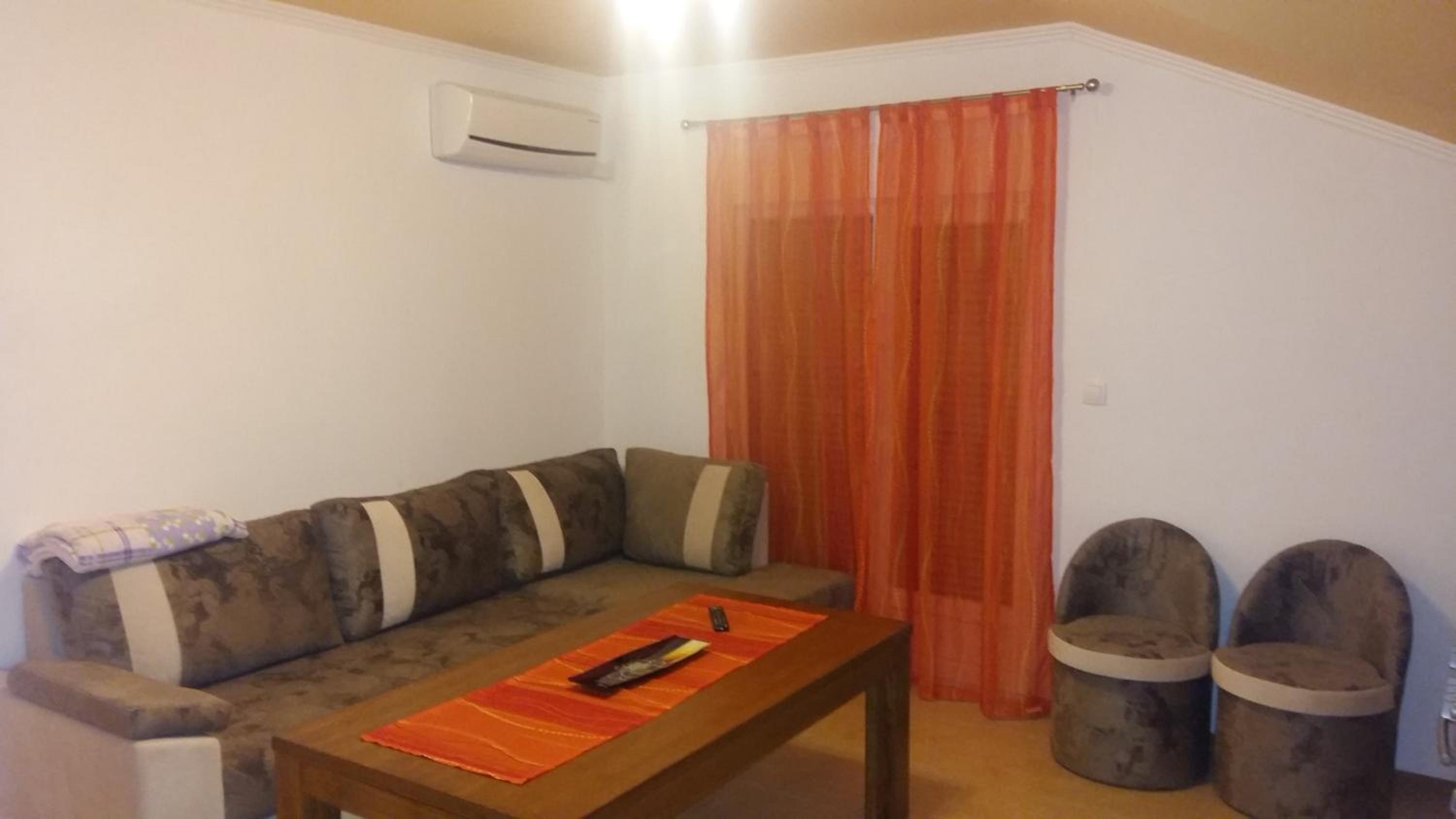 Apartments Ema