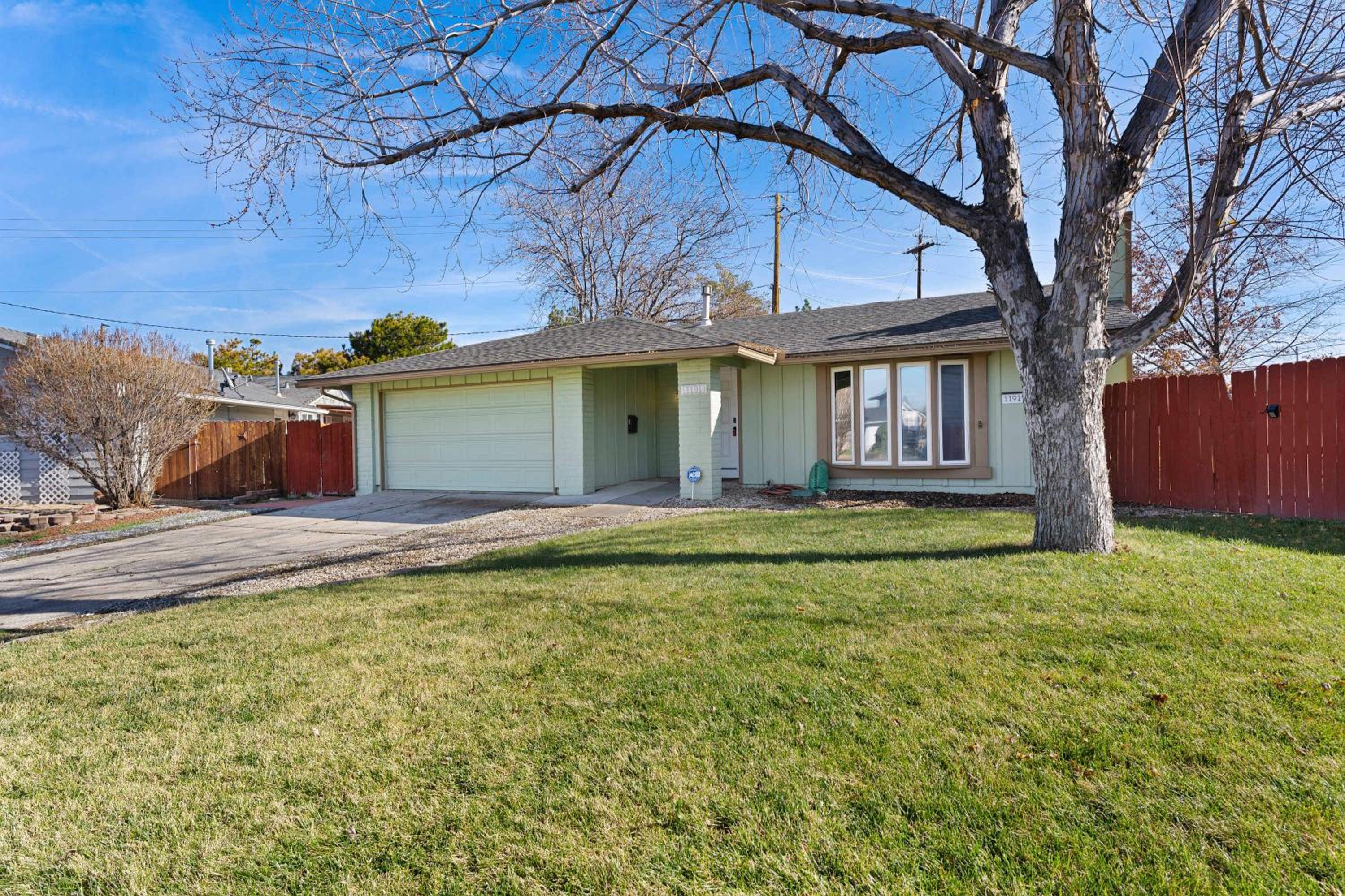 Spacious 4BR Sparks Home · Graduation & Events