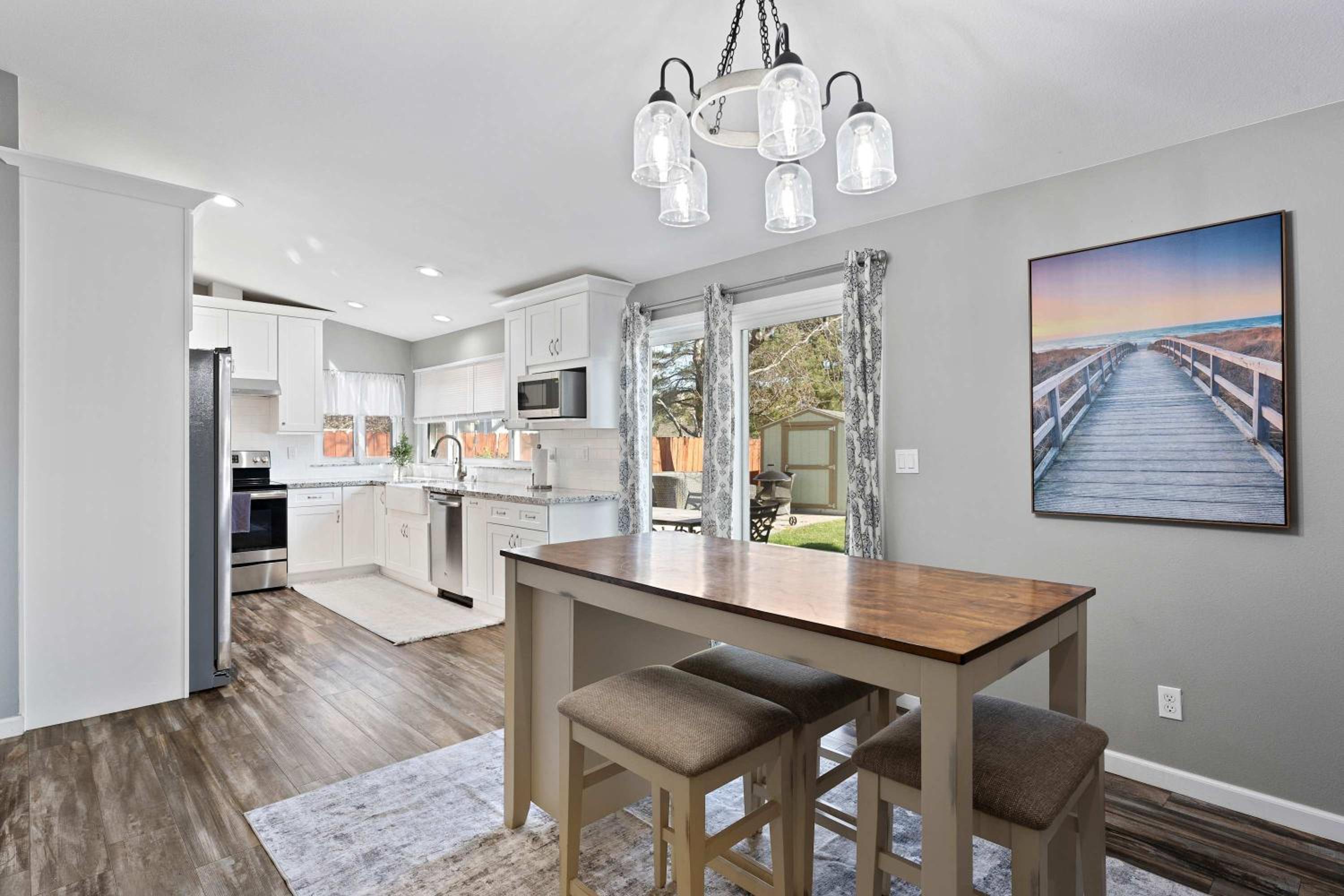 Spacious 4BR Sparks Home · Graduation & Events