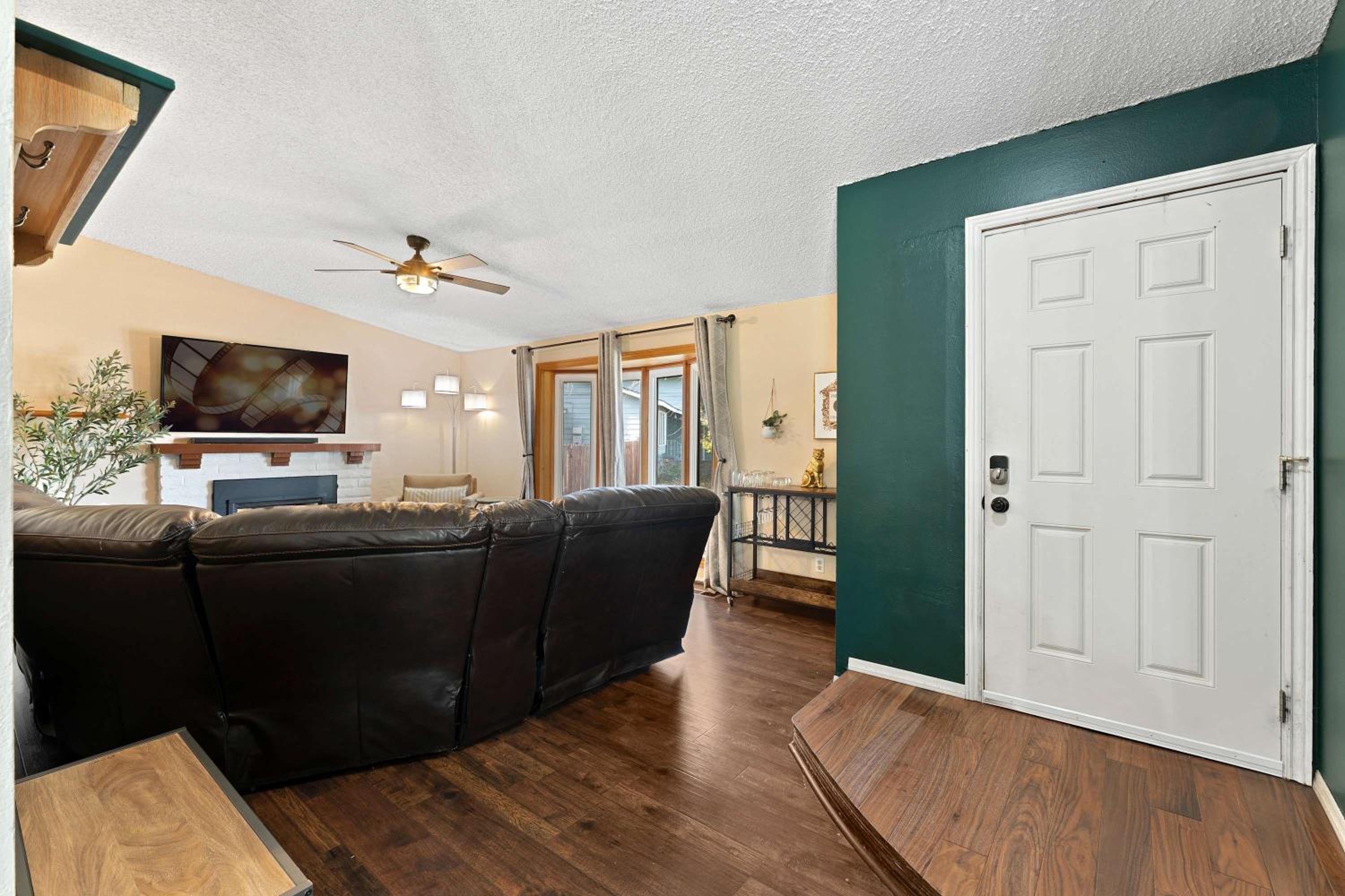 Spacious 4BR Sparks Home · Graduation & Events