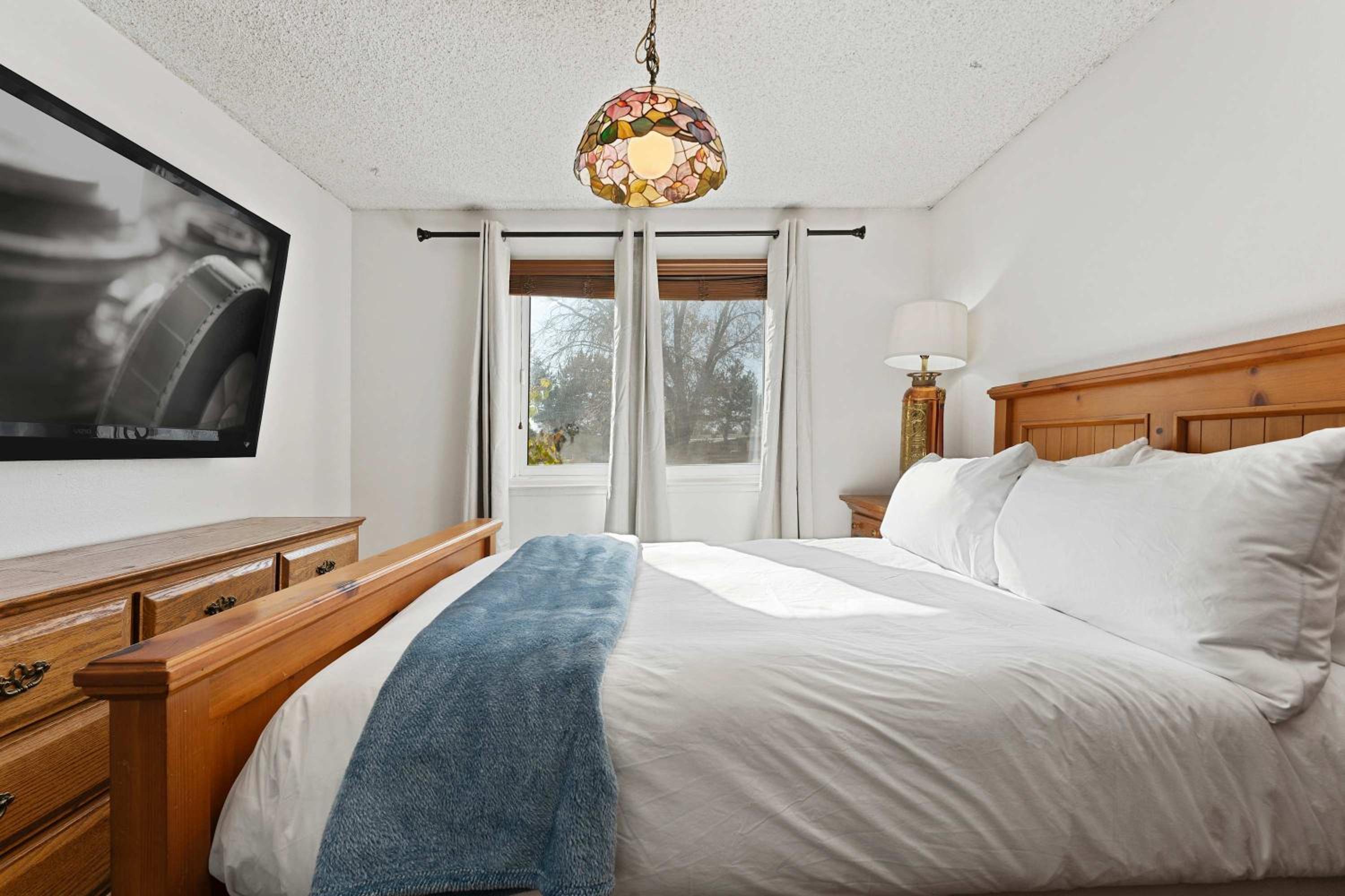 Spacious 4BR Sparks Home · Graduation & Events