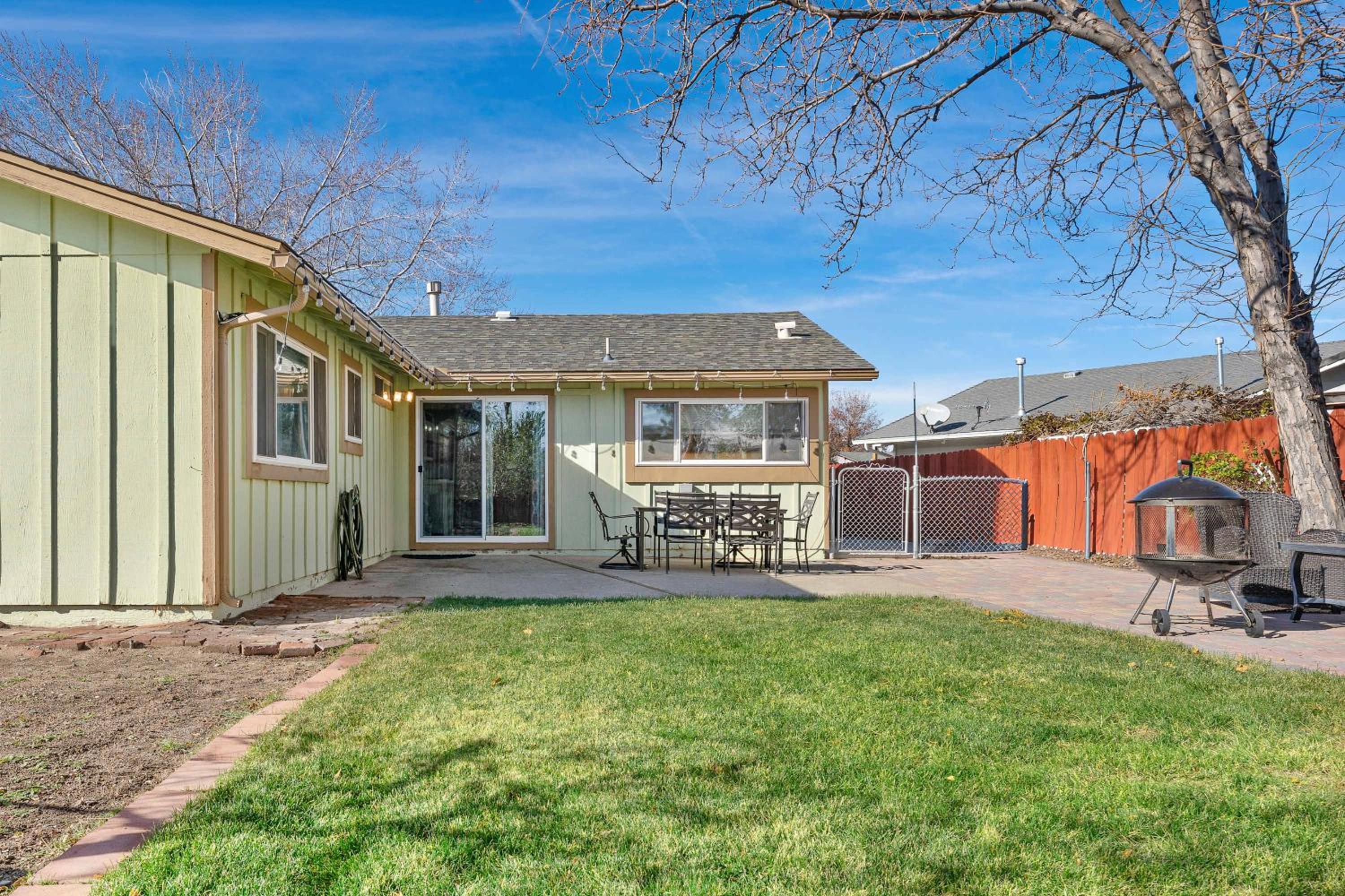 Spacious 4BR Sparks Home · Graduation & Events