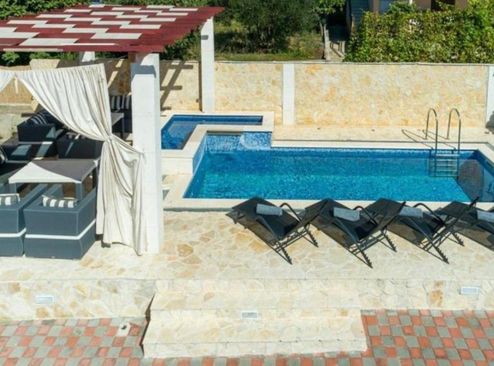 Villa Lara With Pool And Sea View