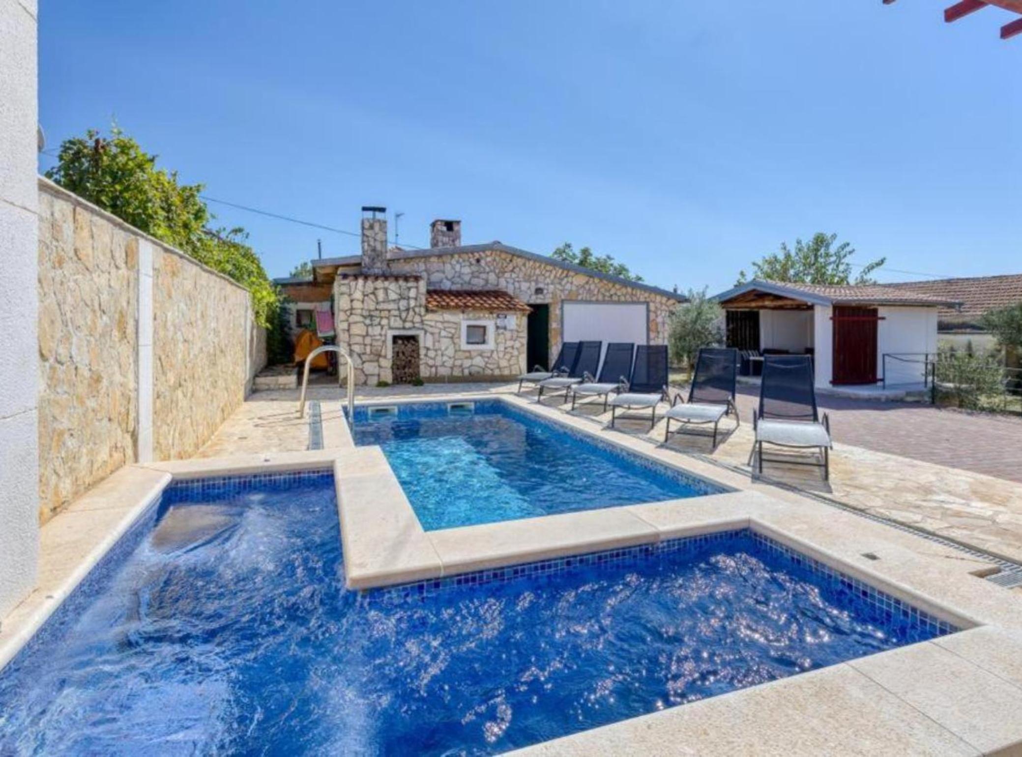Villa Lara With Pool And Sea View
